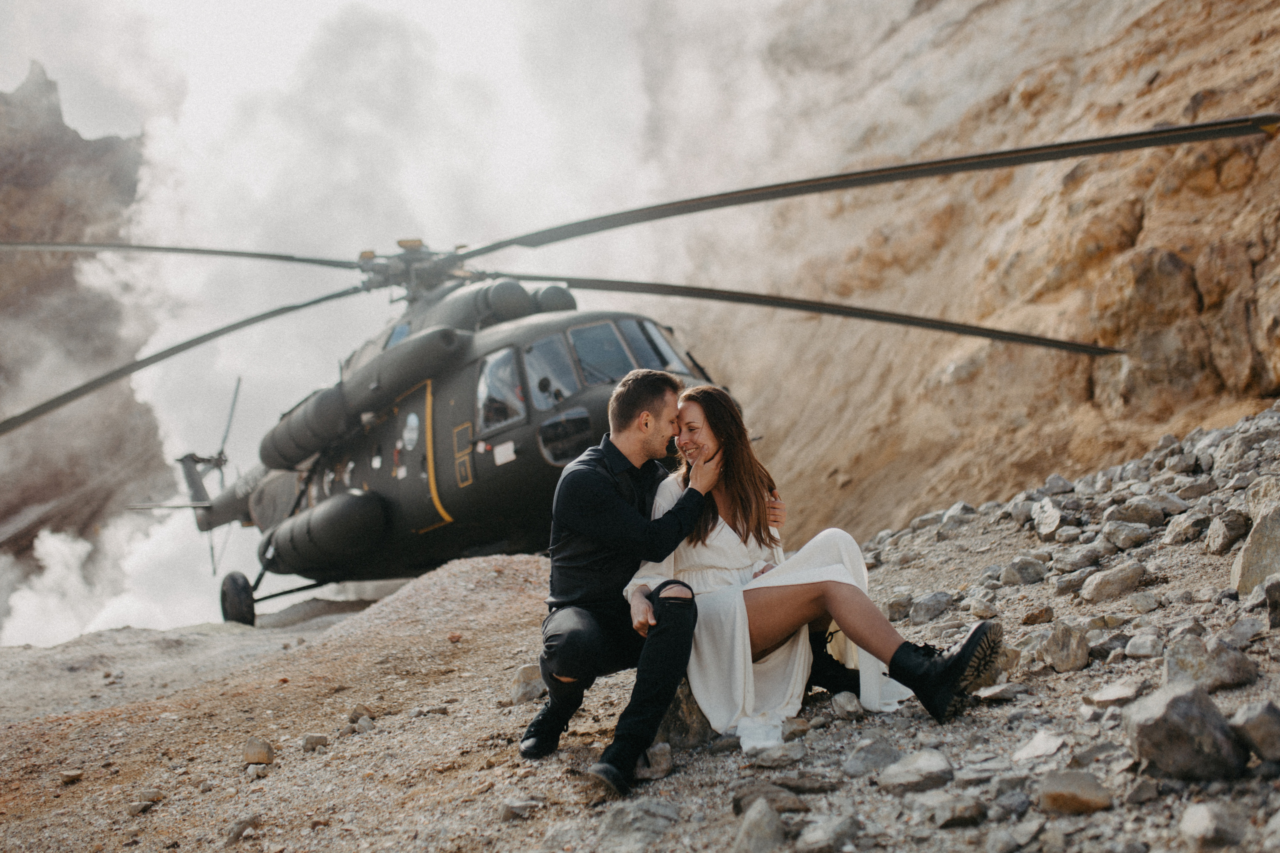 Мутновский вулкан. Федор и Ольга. Свадебное фото и видео на Камчатке. Туристические маршруты