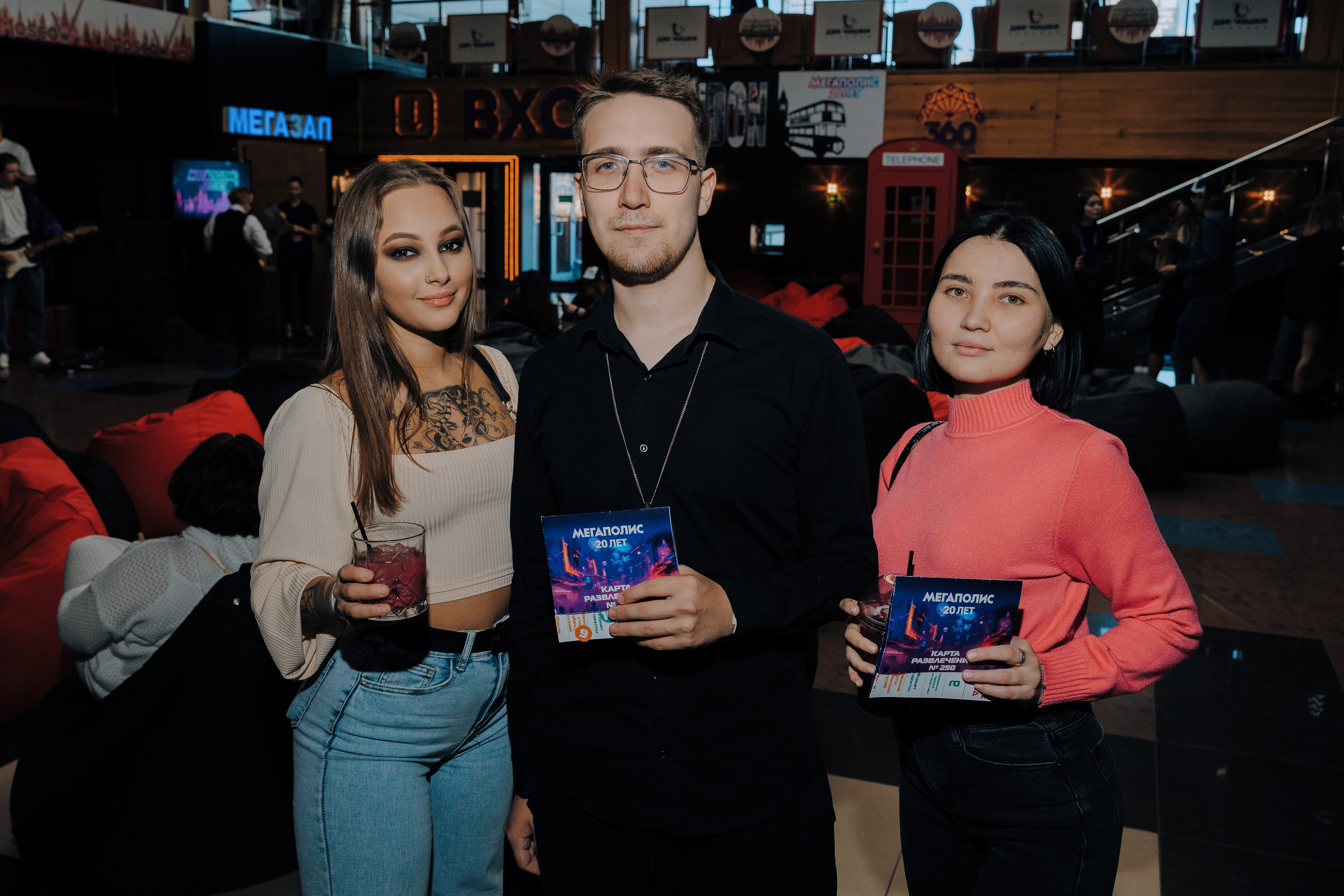 20 ЛЕТ МЕГАПОЛИС ЧЕЛЯБИНСК ХЕДЛАЙНЕР ЕЛКА. Репортажный фотограф Зуев Роман г. Челябинск