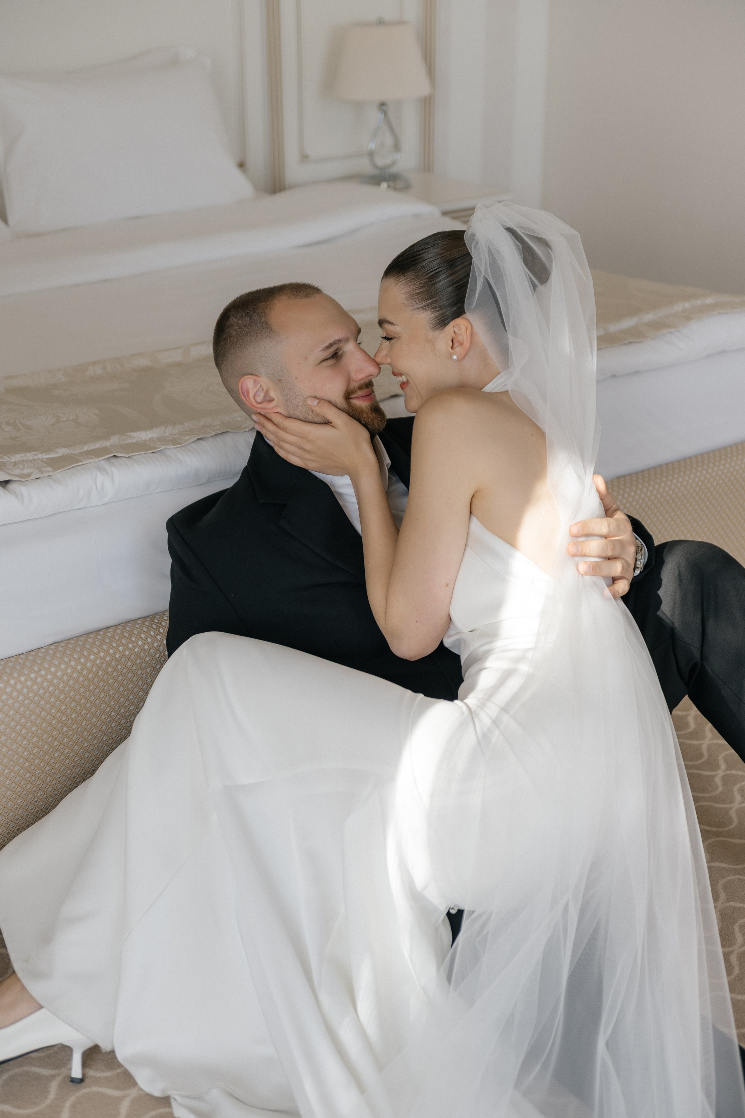 Wedding day in VERSAL PARK. Wedding PHOTOGRAPHER Andrew Vnukov