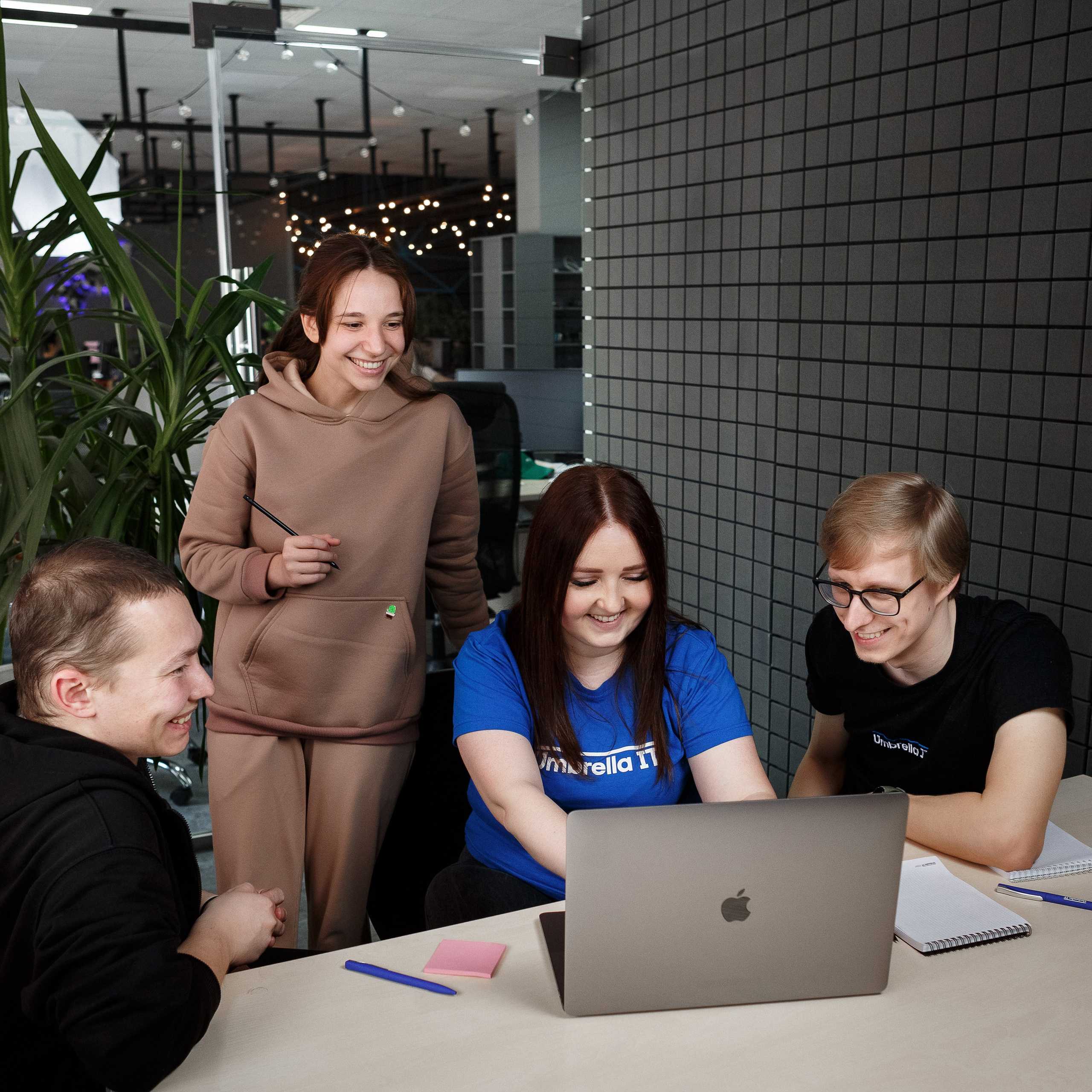 Фотосессия сотрудников и офиса для компании Амбрелла Таганрог. Свадебный и семейный фотограф в Таганроге Бакарюк Антон