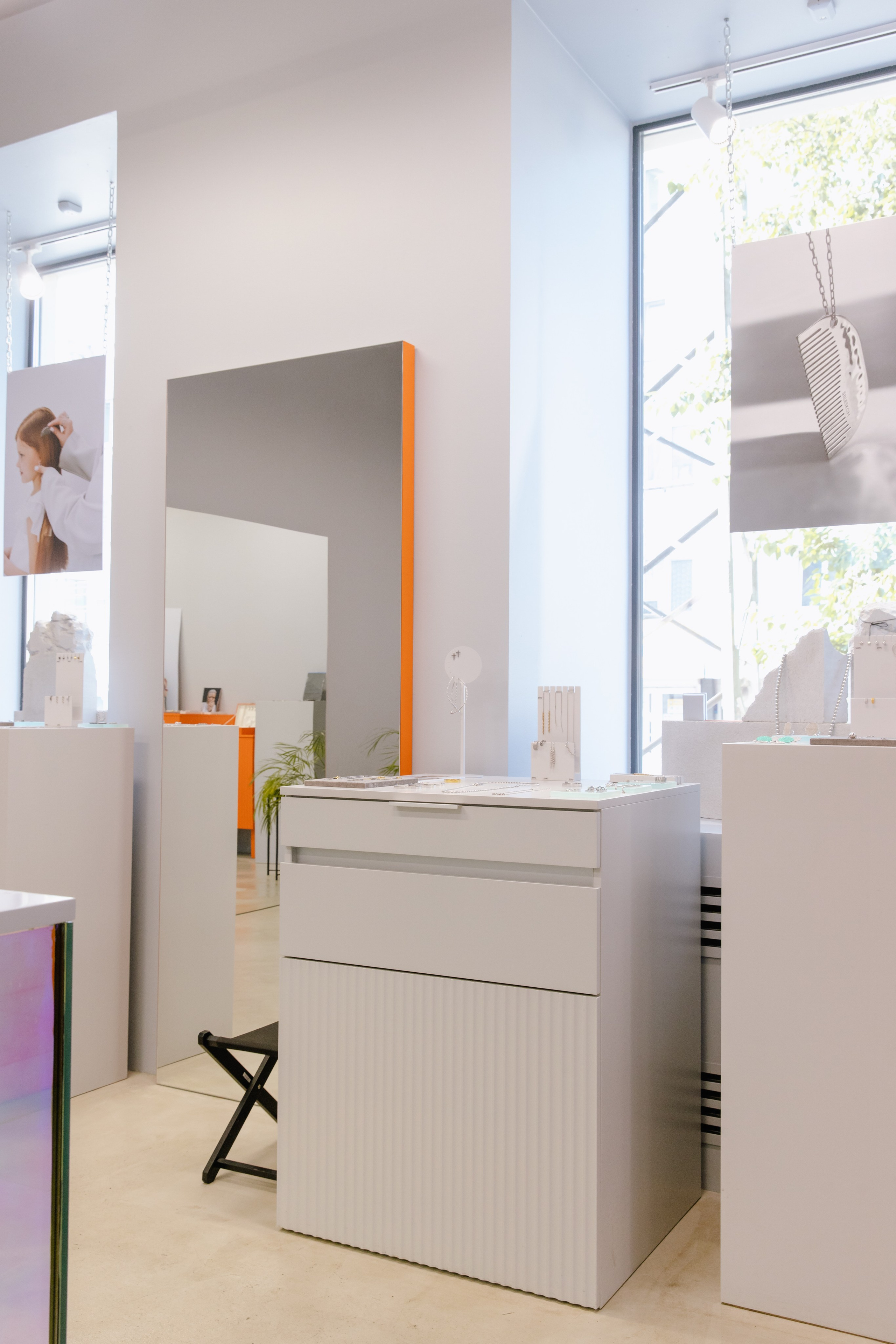 SBLESKOM ​Ювелирный салон Томск Ленина, 72. ГУДРУМ — Мебель на заказ в Томске | Кухни | Шкафы | Стулья и Столы