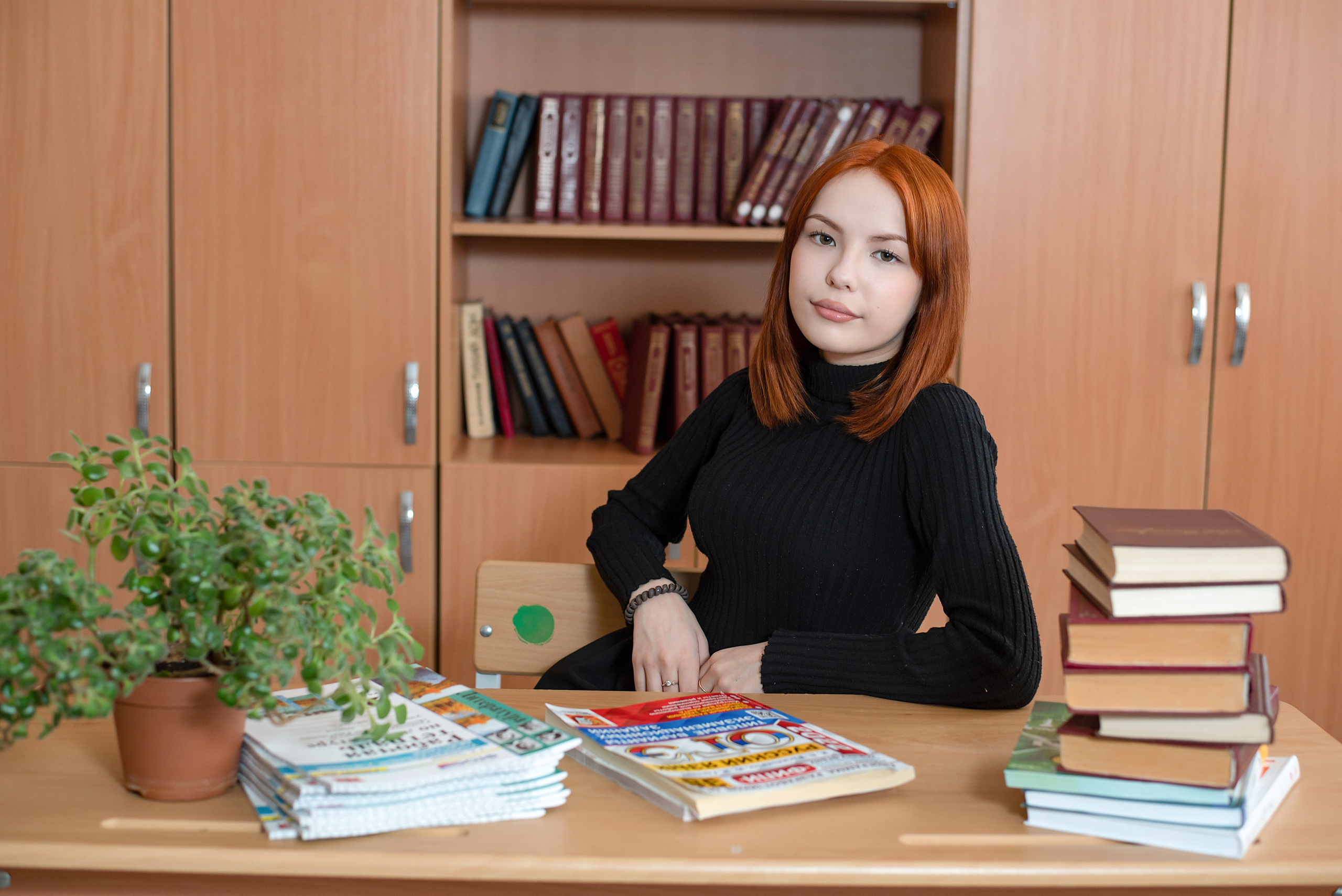 Выпускная фотография. Фотосъёмка на выпускные альбомы в школе и фотостудии. Фотограф в г. Нижневартовск Александра Гриценко