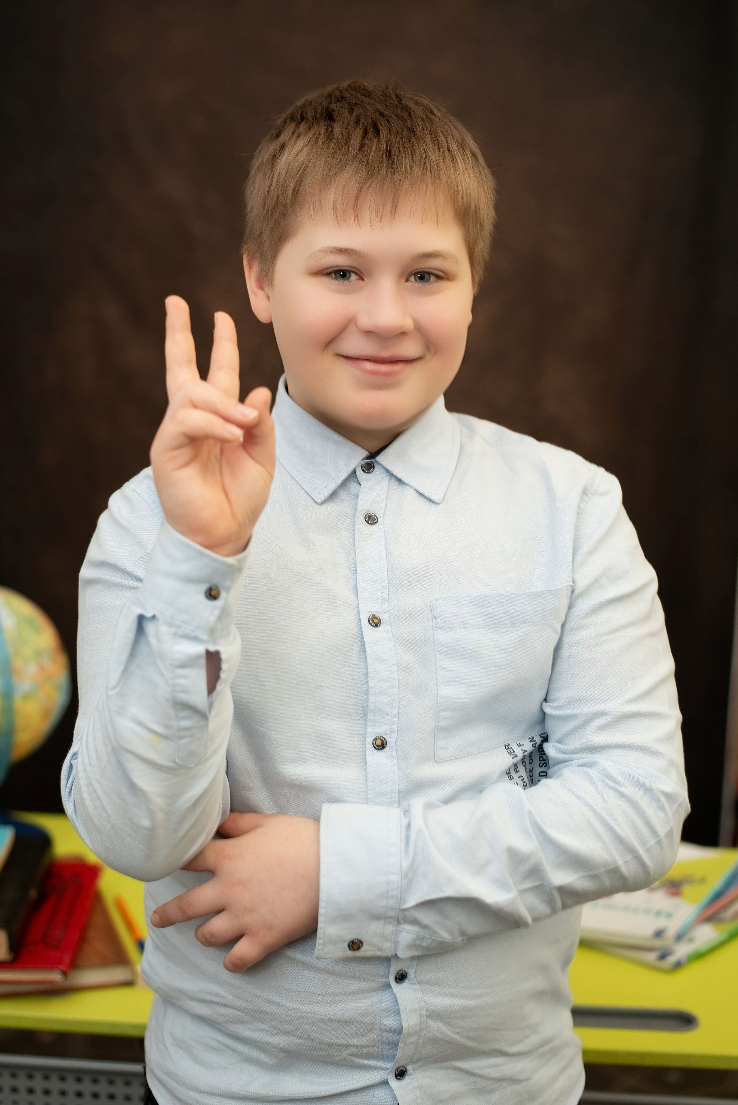Выпускная фотография. Фотосъёмка на выпускные альбомы в школе и фотостудии. Фотограф в г. Нижневартовск Александра Гриценко