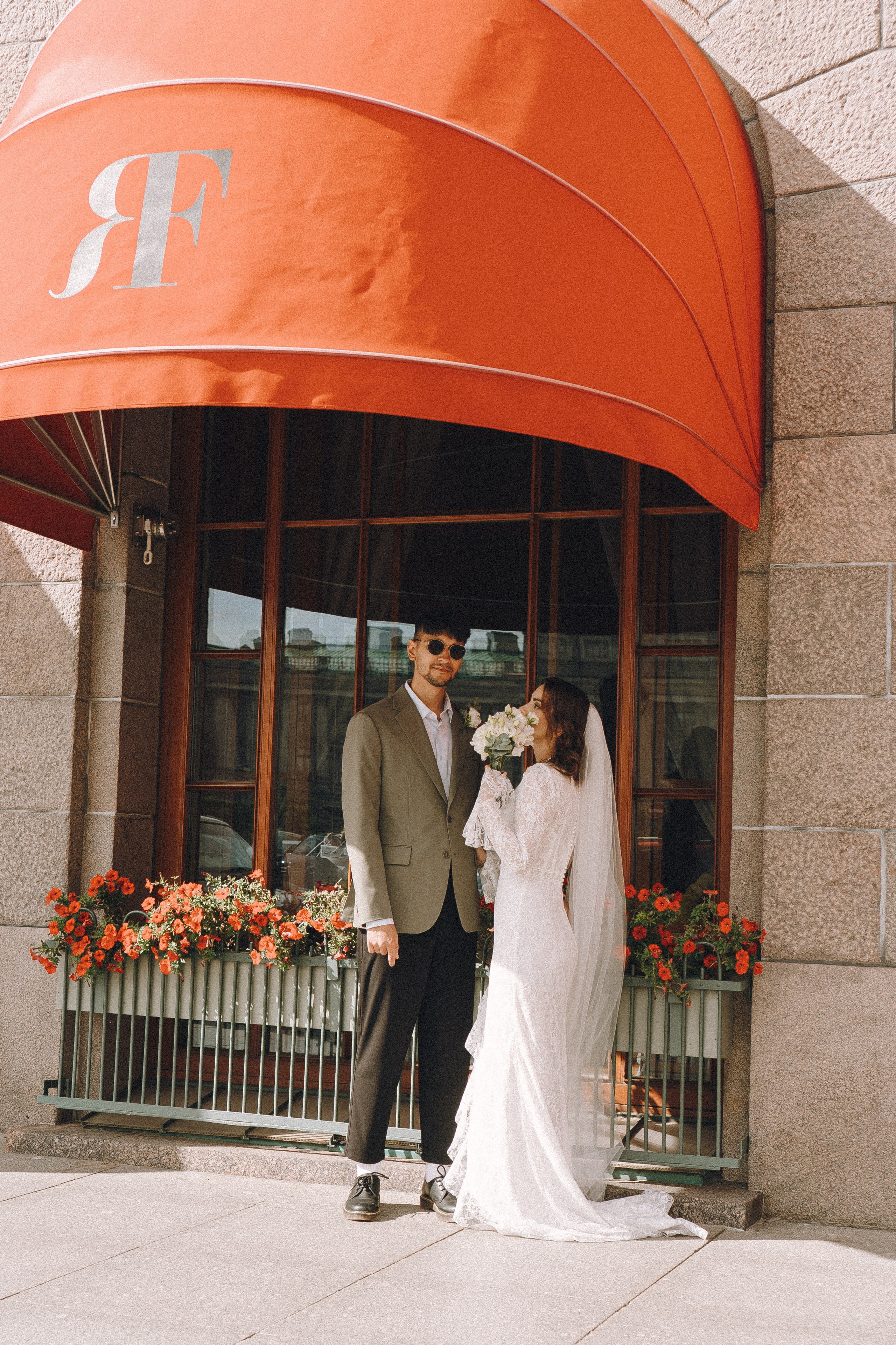 СВАДЕБНАЯ ПРОГУЛКА ВОЗЕ ИСАИКЕВСКОГО СОБОРА АСТОРИИ И ЗАКОНОДАЛЕТНОГО СОБРАНИЯ. Профессиональный фотограф, Санкт-Петербург — Виктория Богомолова