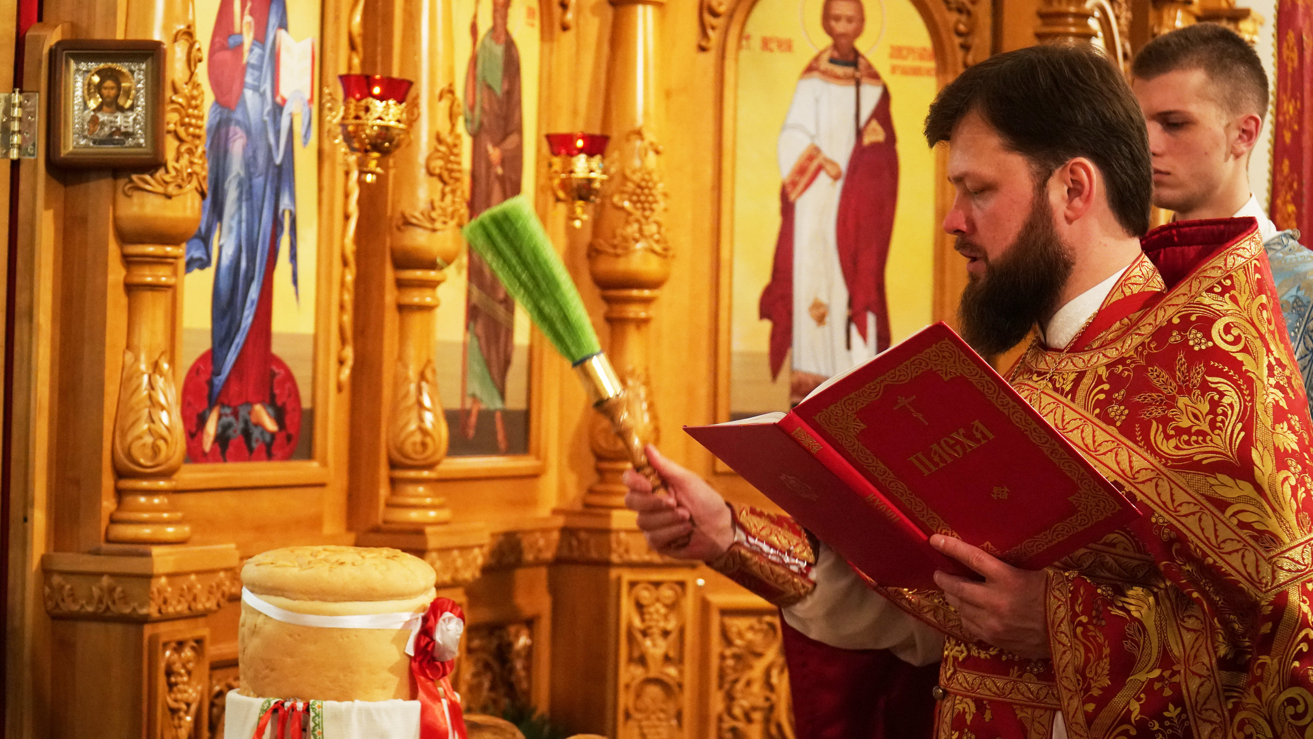 Пасха 2021 в Храме Святого Апостола Андрея Первозвонного (Донецк). Видеооператор Андрей Сапенок