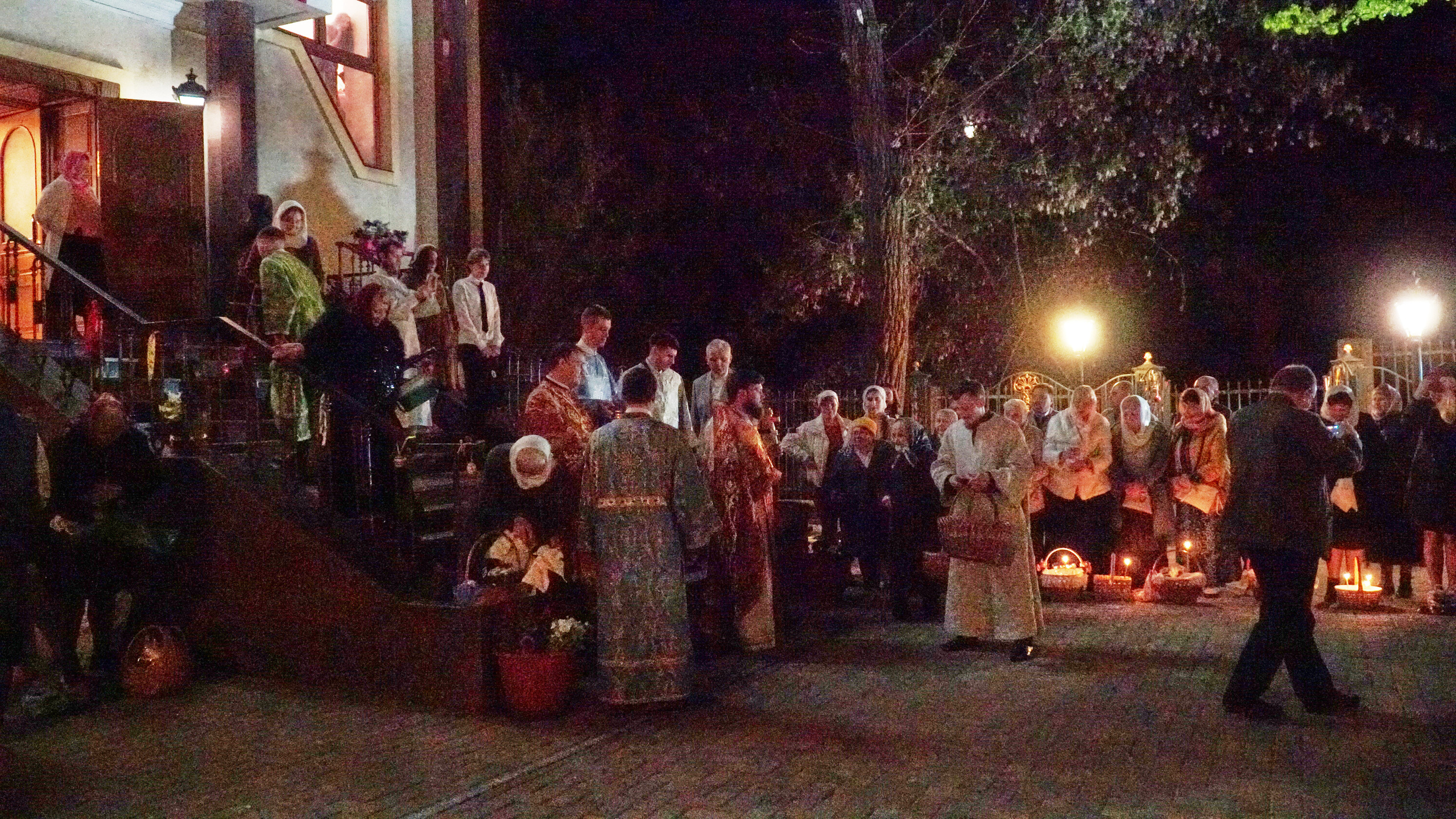 Пасха 2021 в Храме Святого Апостола Андрея Первозвонного (Донецк). Видеооператор Андрей Сапенок