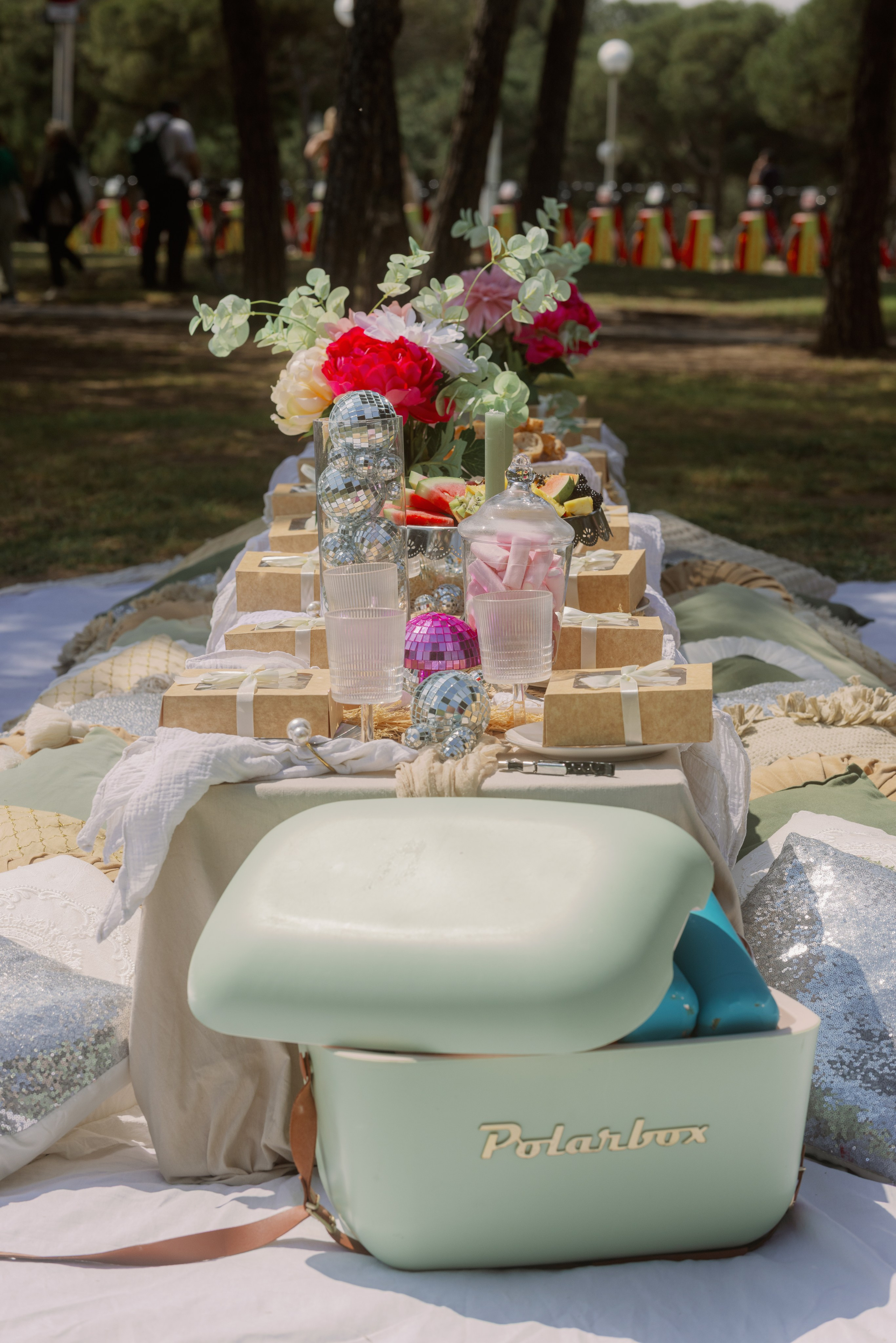 Bachelorette picnic in Barcelona. Europe Wedding Photo  — destination wedding photography across Europe and the Middle East