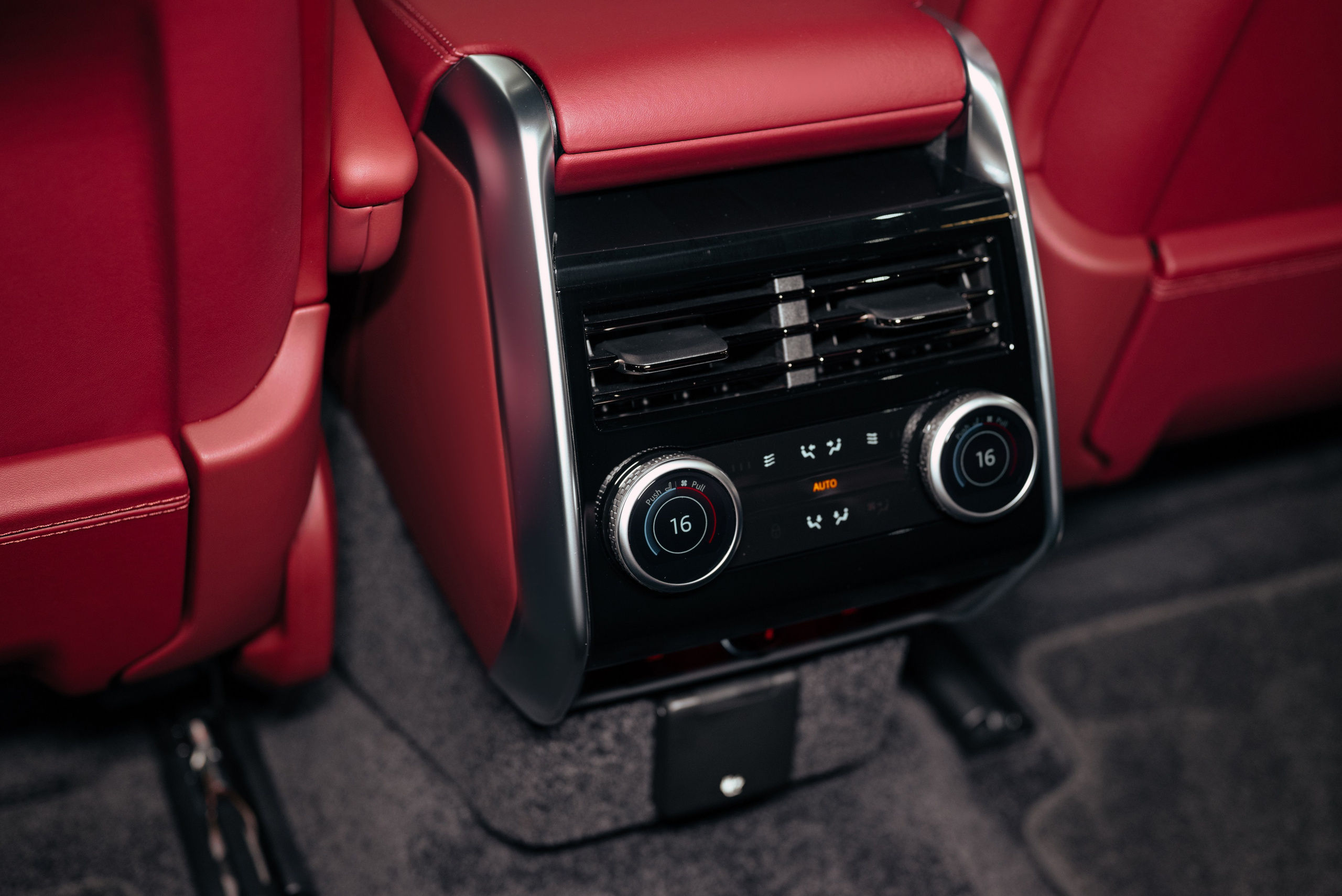 Range Rover black on red. DeLorein