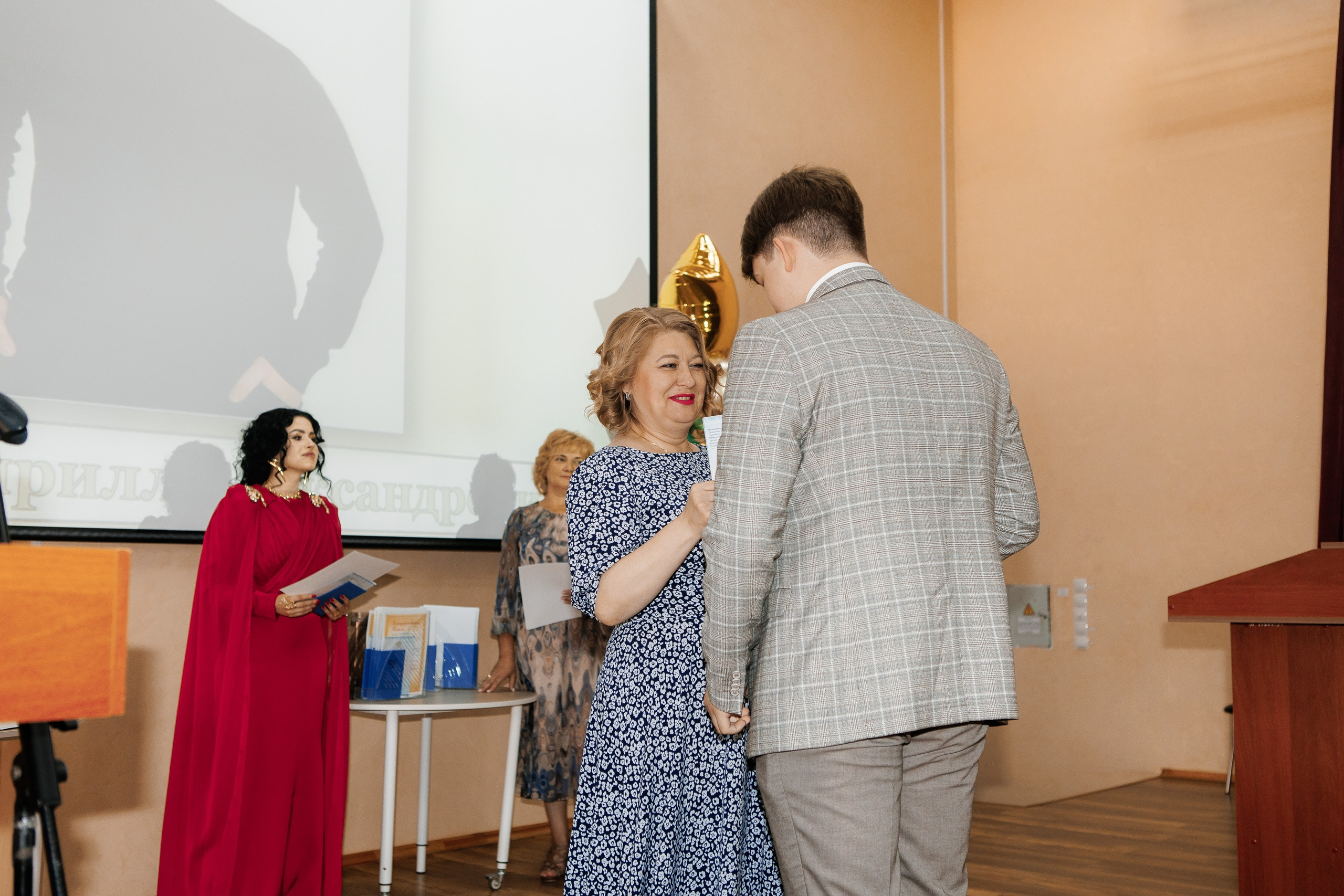 Выпускной Гимназия 12 2024 г. Свадебный и портретный Фотограф в Липецке Дмитрий Котюков