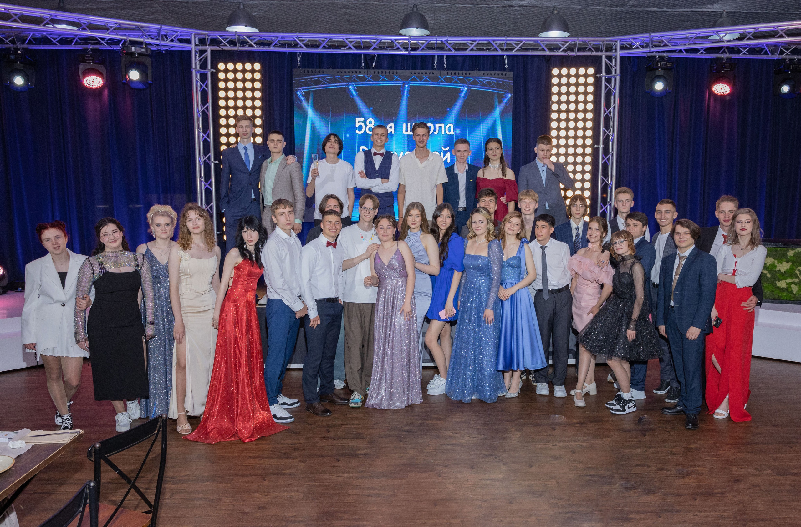 Выпускной вечер в школе № 58. Выпускные альбомы во Владивостоке