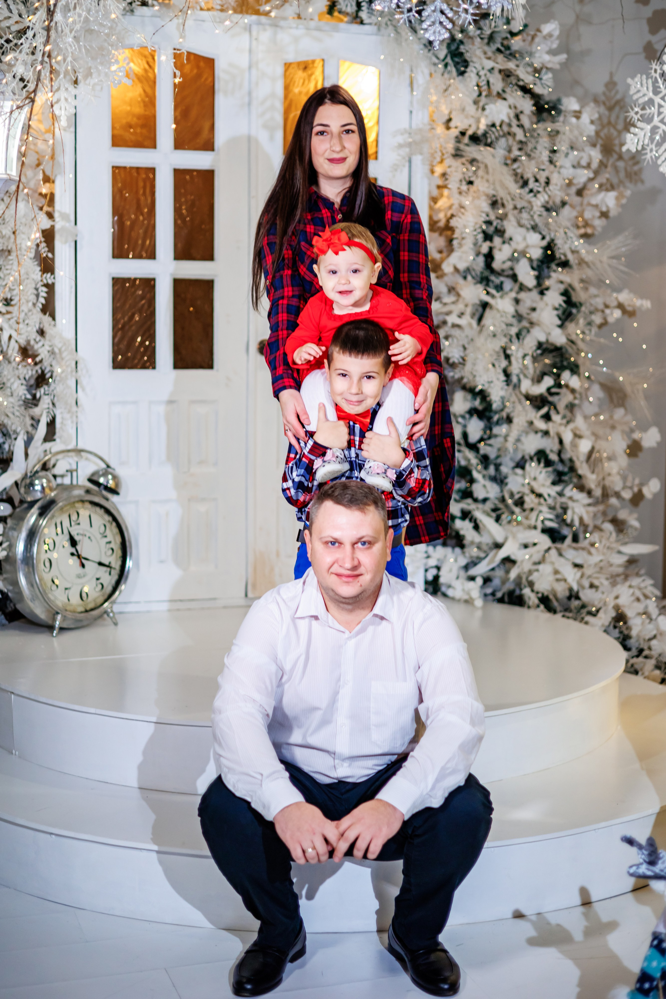 Юля с семьей Новый год 25. Свадебный и семейный фотограф в Армавире