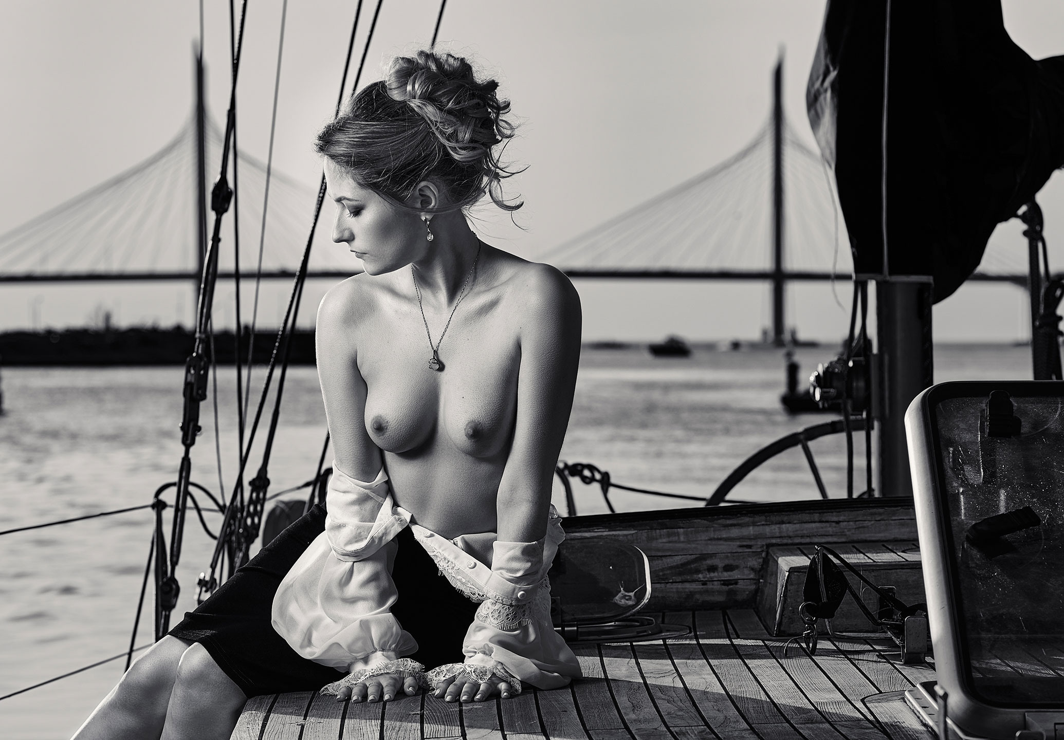 ню съемка на яхте