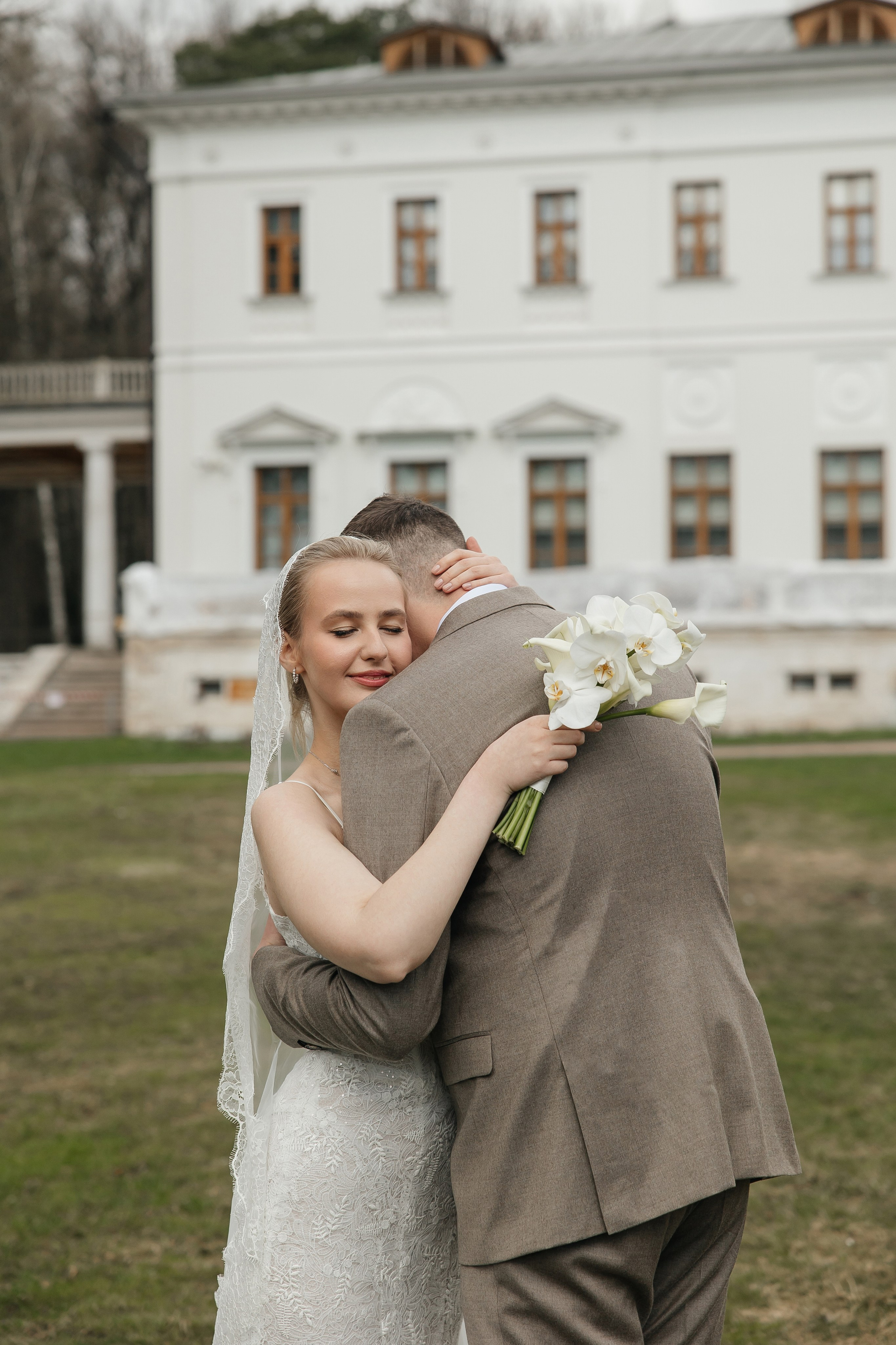 Свадебная фотосессия в Усадьбе Остафьево. Свадебный фотограф в Москве Дарья Олендарёва