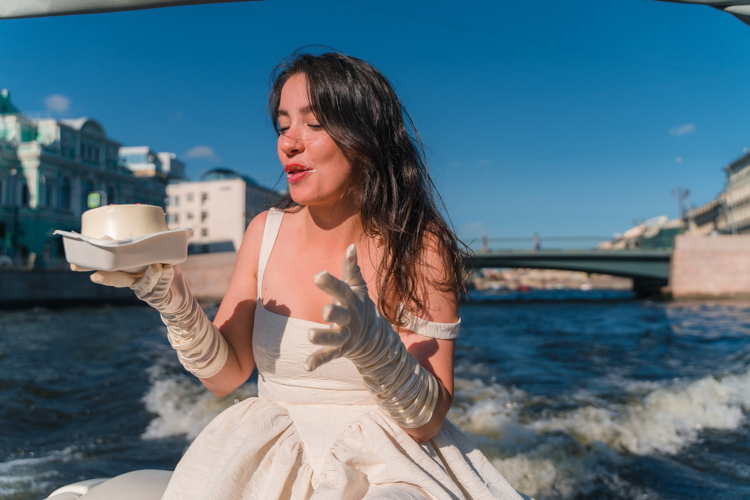 Фотосъемка девичника, встреча девушек, веселые женские портреты