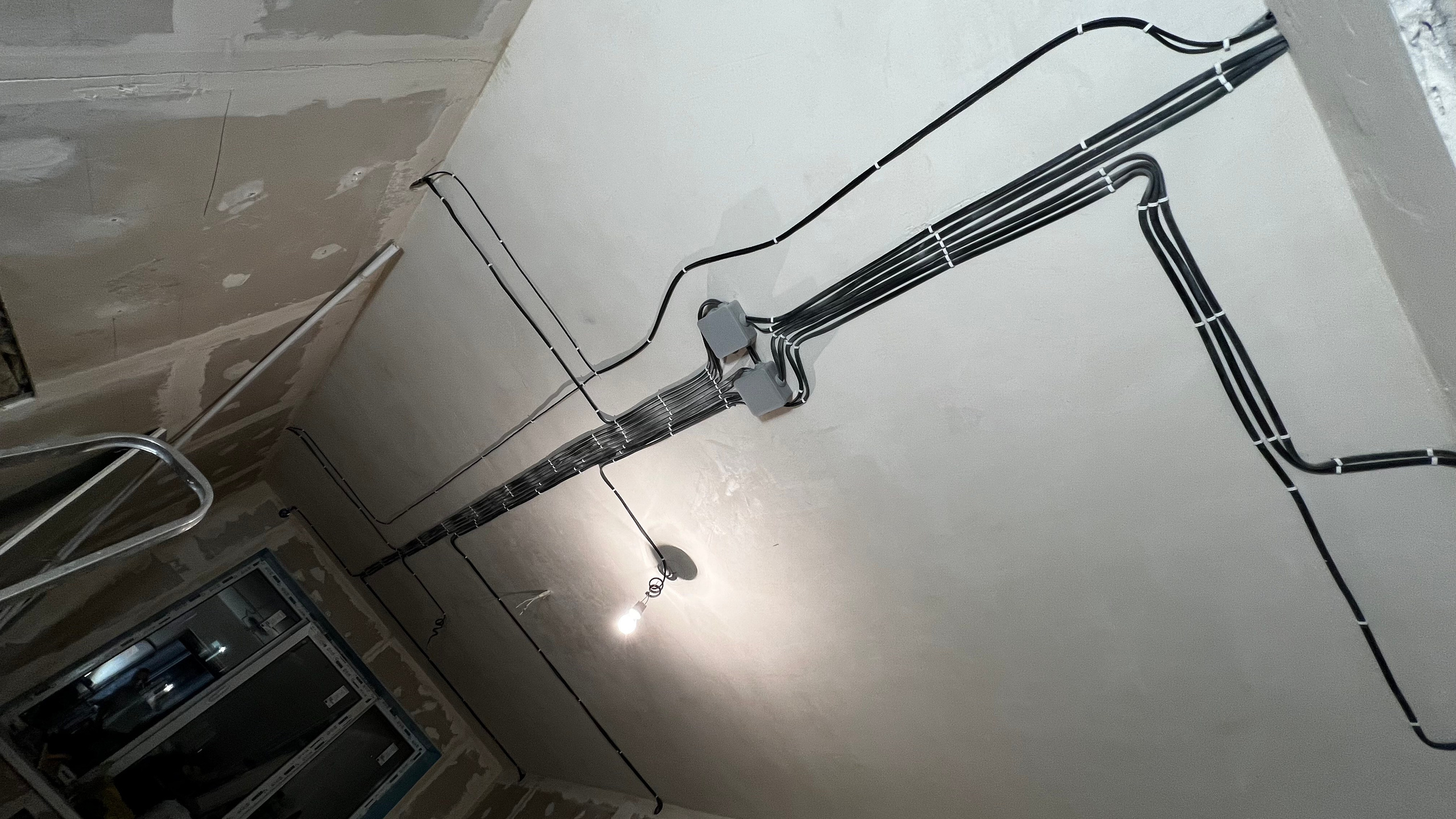 Выполнение электромонтажных работ в квартире площадью 80 кв. м. IlluminaSPB — Ваш надежный партнёр в мире электричества