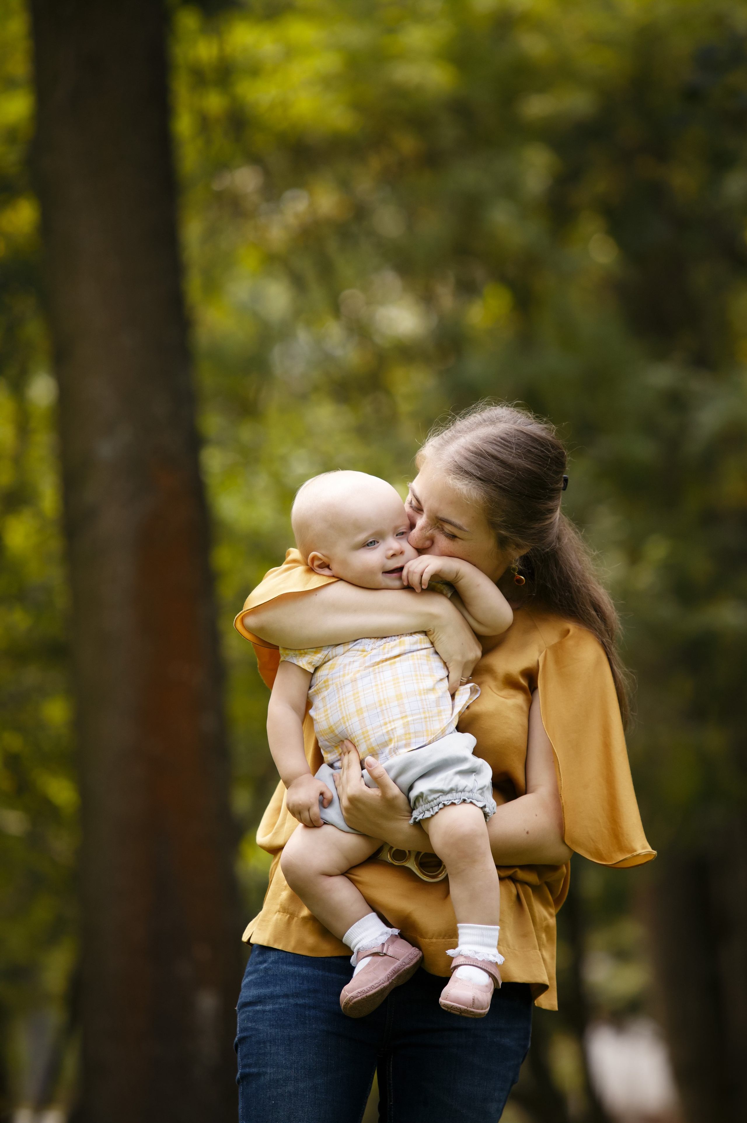 Прогулка малышки с мамой в парке. Фотографы в Москве Светлана Устинова и Сергей Грачев