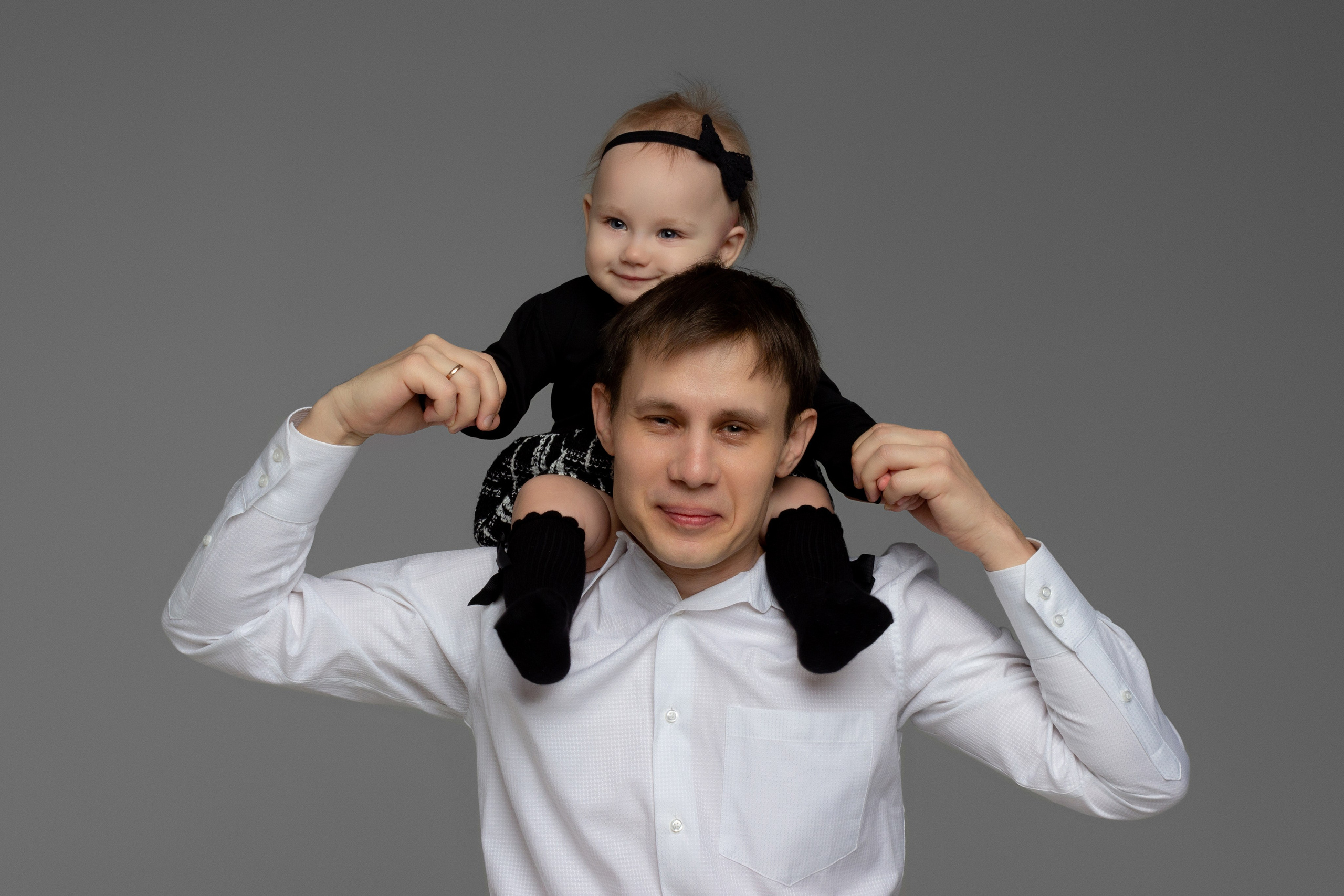 Совместная фотосессия беременности, беременная девушка с супругом. Фотограф беременности в Тюмени Любовь Докучаева