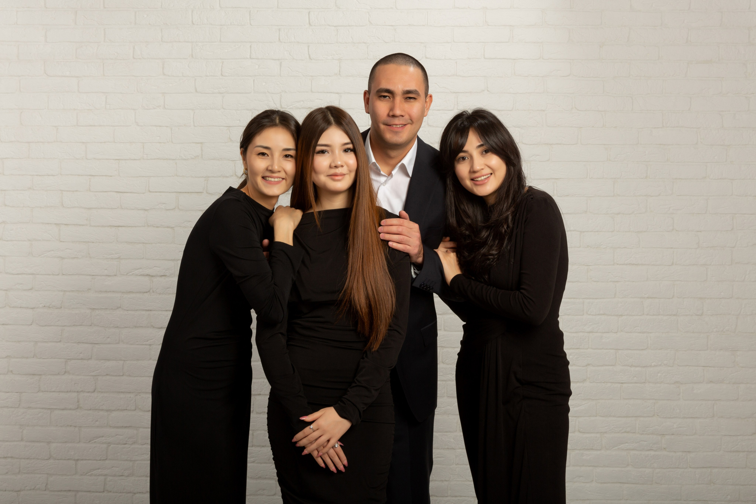 Фотосессия для большой семьи Алматы. Фотостудия Алматы. Семейная и детская фотостудия Family studio.Фотограф Алматы