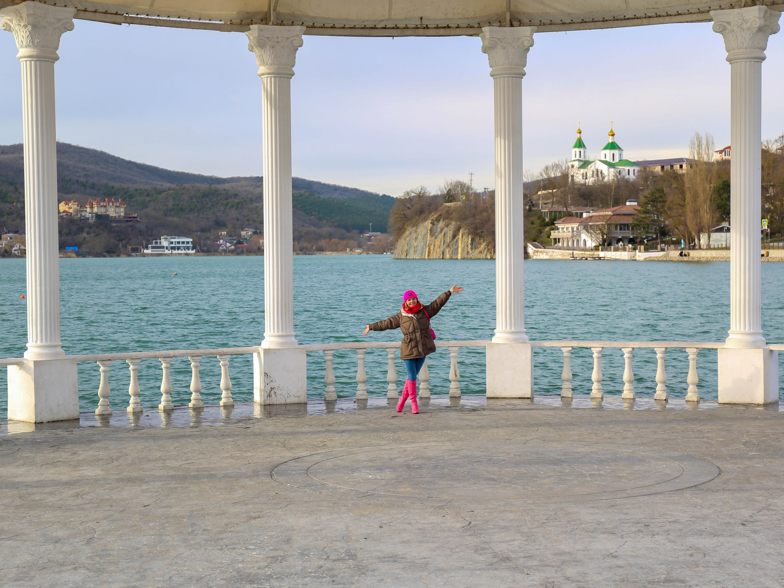 Зимняя фотосессия в Абрау-Дюрсо. Семейный и детский фотограф Екатерина Черняева. Снимаю портреты, love story, фотопрогулки, работаю на улице, в кафе, студии, дома у клиента