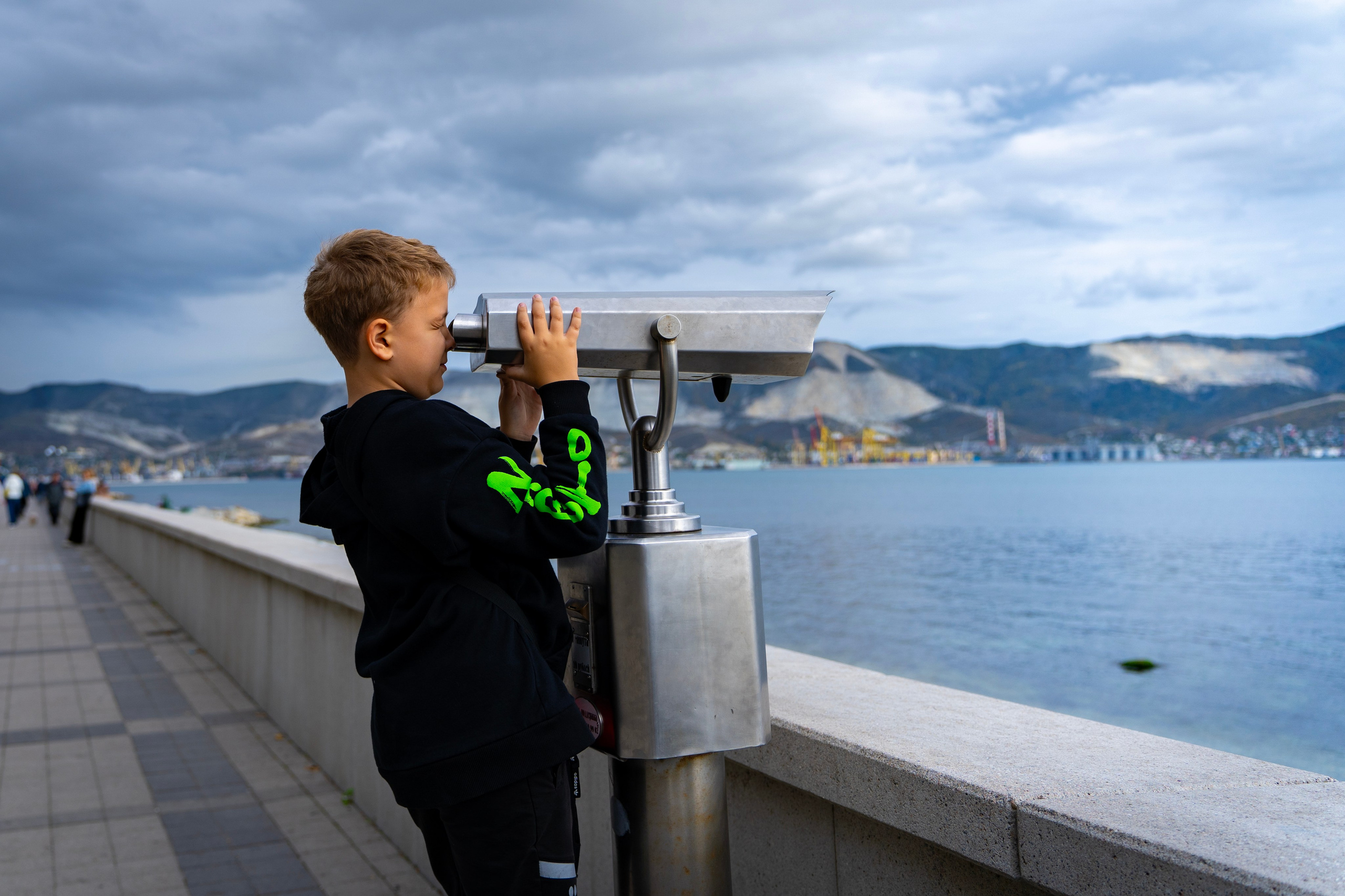 Фотосессия в Новороссийске осенью. Семейный и детский фотограф Екатерина Черняева. Снимаю портреты, love story, фотопрогулки, работаю на улице, в кафе, студии, дома у клиента