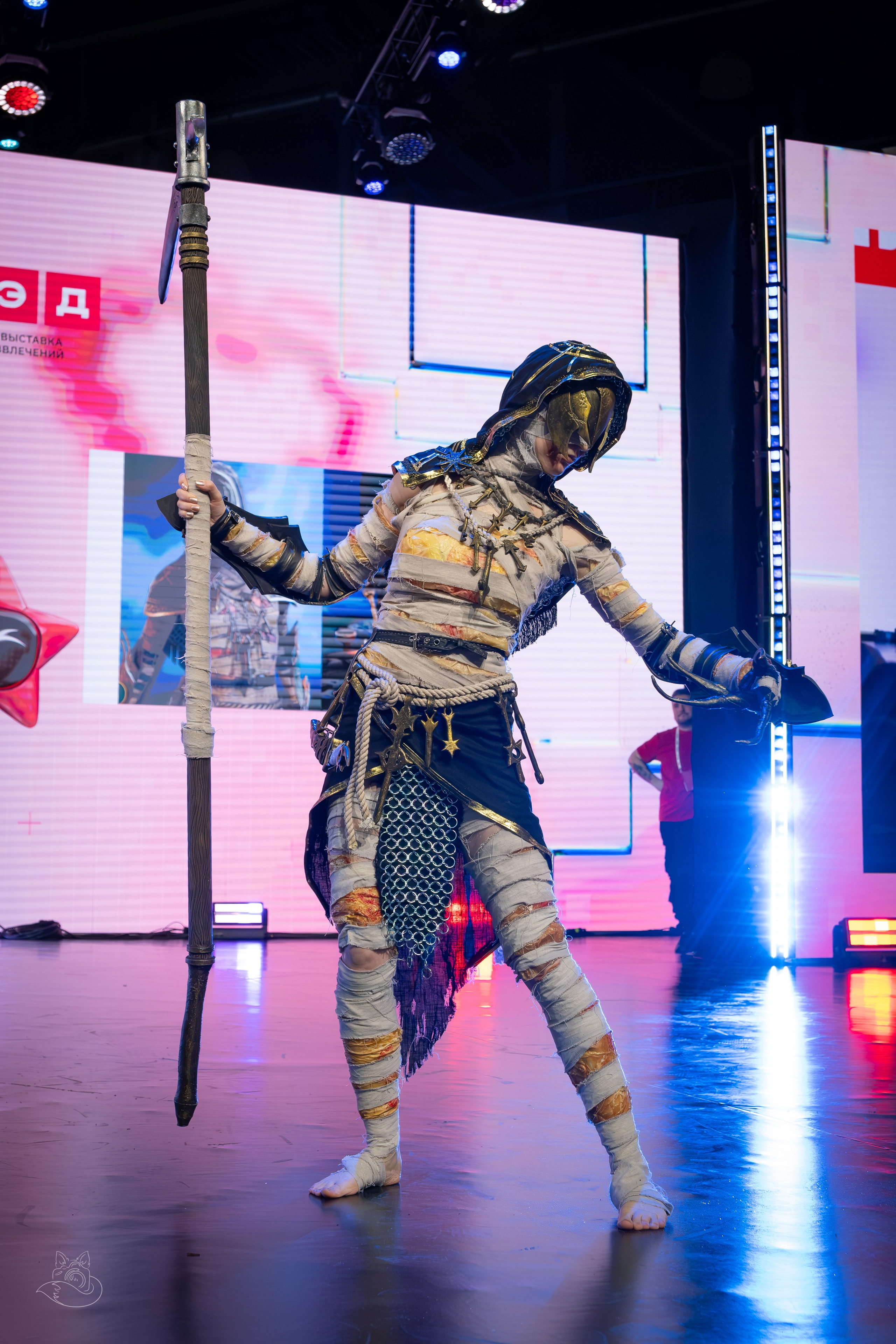 Сцена РЭД ЭКСПО 2024. Косплей фотограф