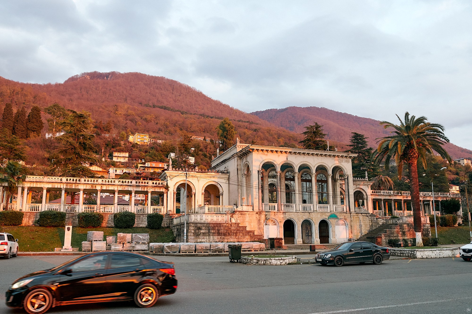 Гагра, Абхазия. Декабрь 2024. Фотографии отовсюду и обо всем