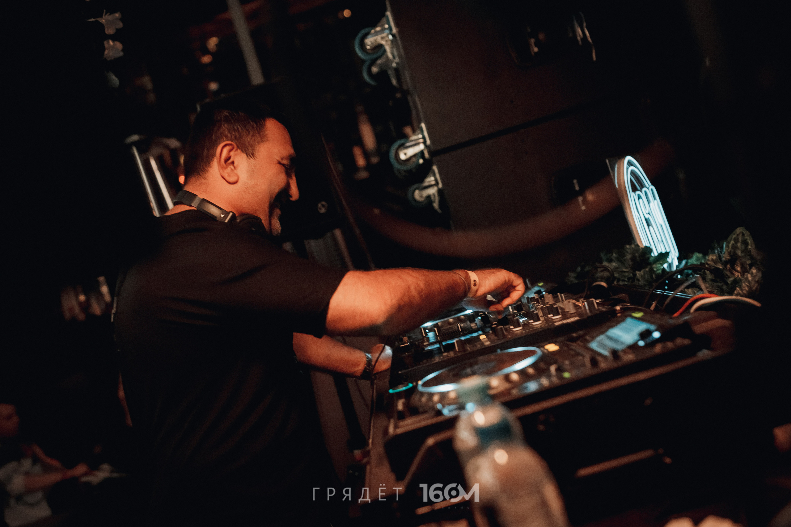 16 Om & Gryadet. Репортажный (клубный) фотограф в Москве