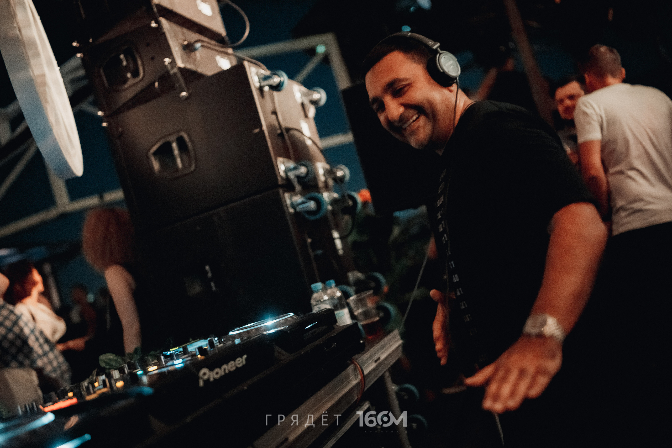 16 Om & Gryadet. Репортажный (клубный) фотограф в Москве