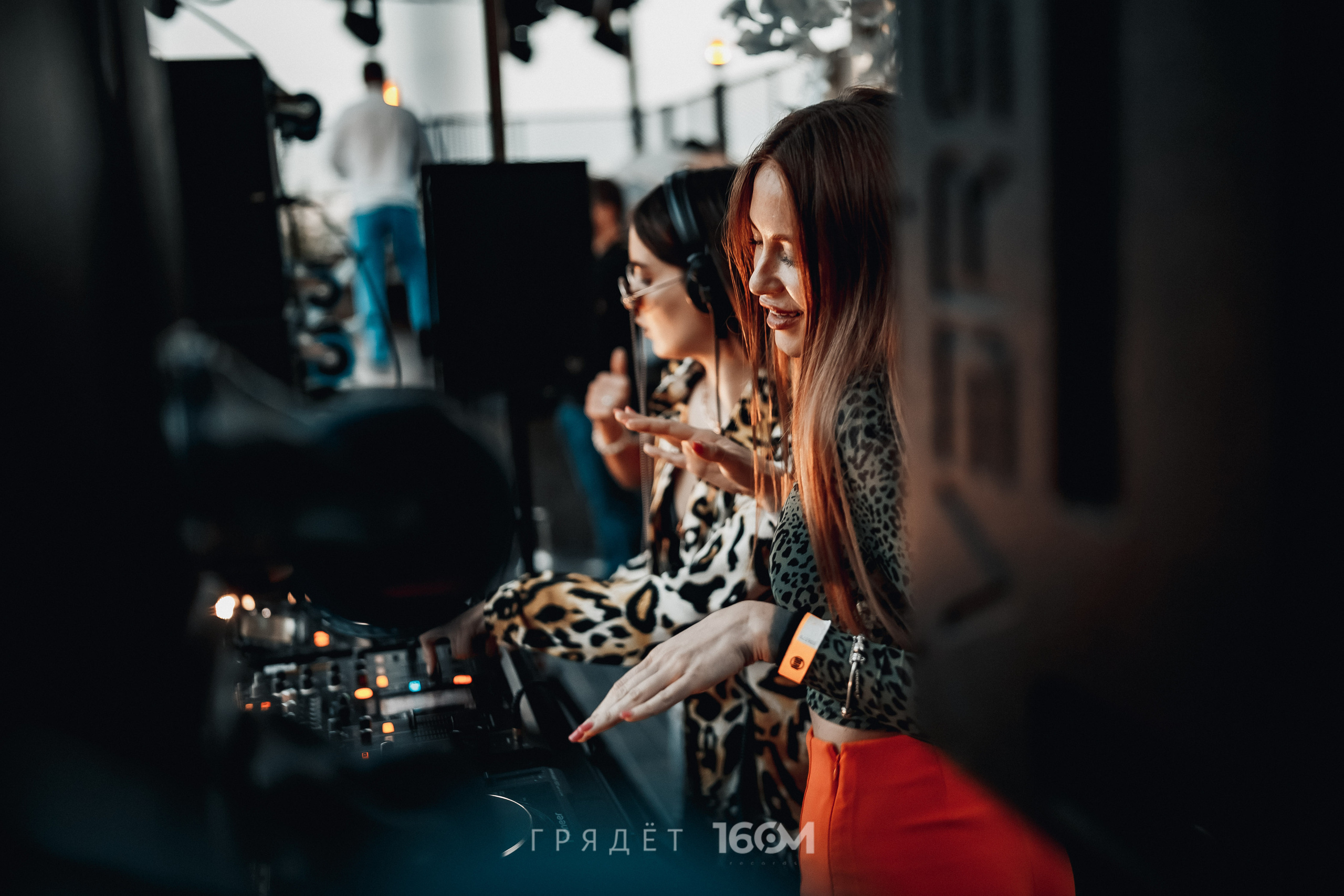 16 Om & Gryadet. Репортажный (клубный) фотограф в Москве