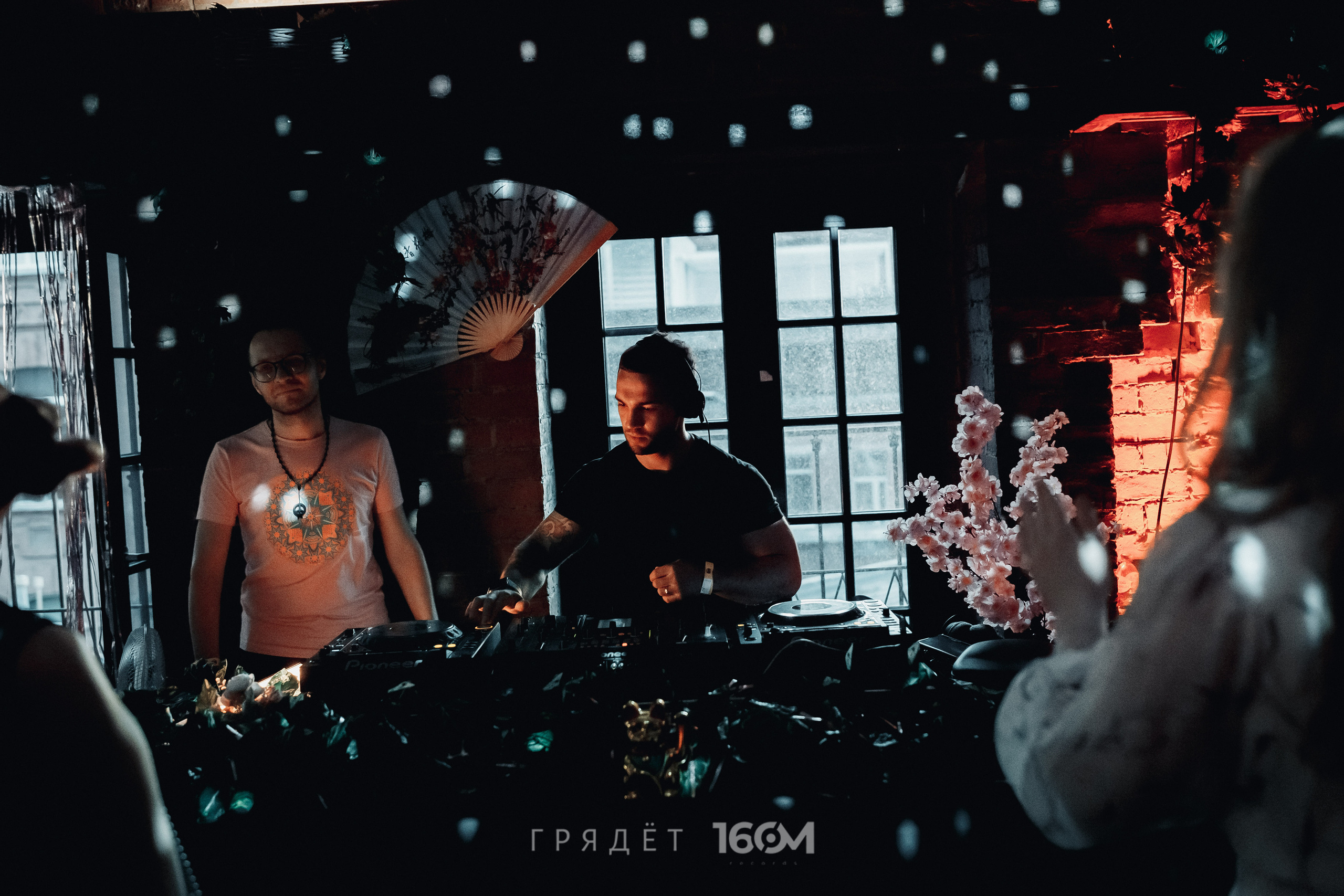 16 Om & Gryadet. Репортажный (клубный) фотограф в Москве