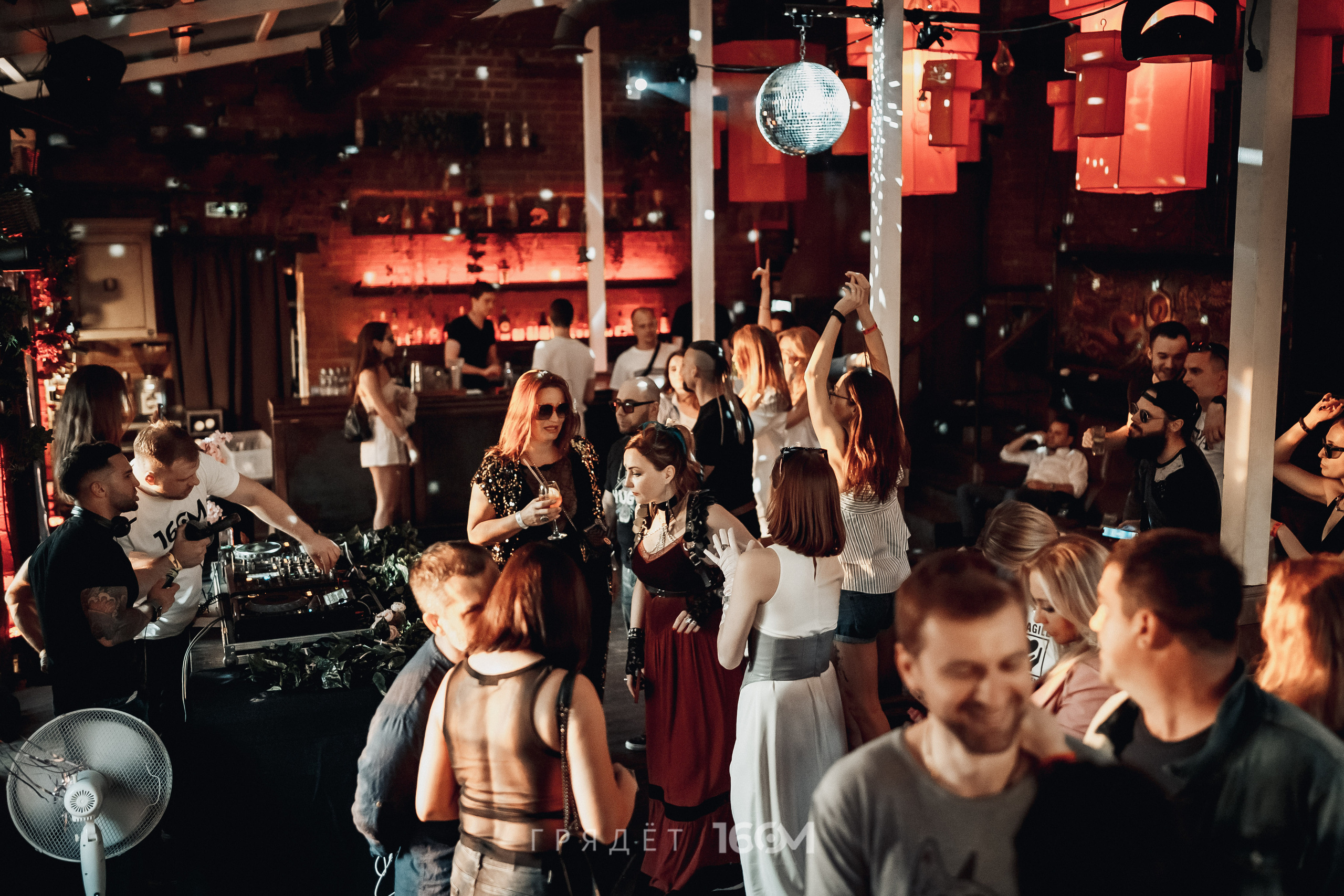 16 Om & Gryadet. Репортажный (клубный) фотограф в Москве
