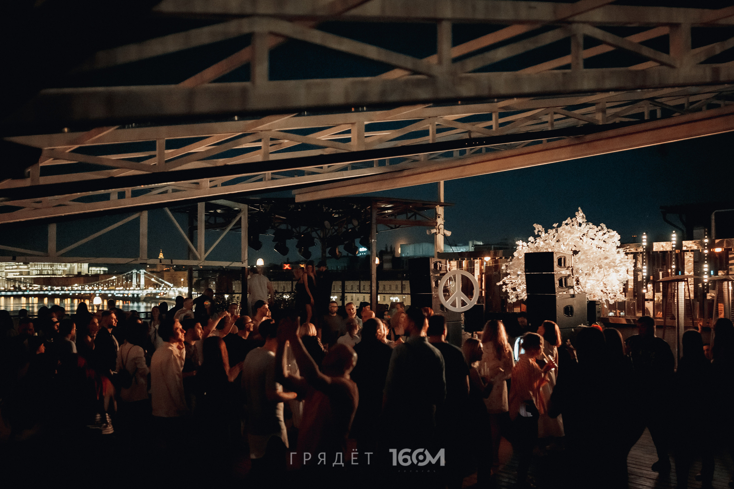 16 Om & Gryadet. Репортажный (клубный) фотограф в Москве