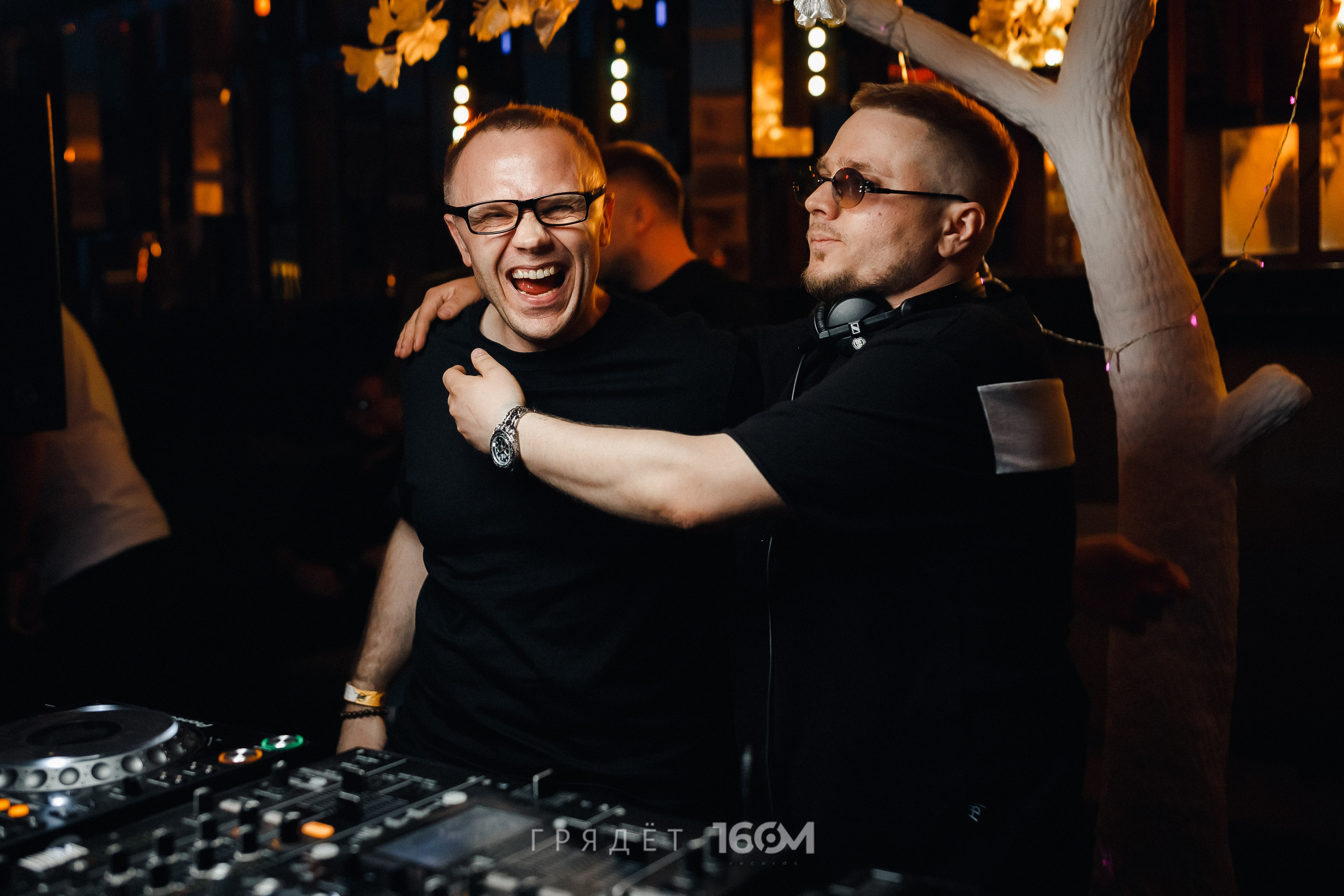 16 Om & Gryadet. Репортажный (клубный) фотограф в Москве
