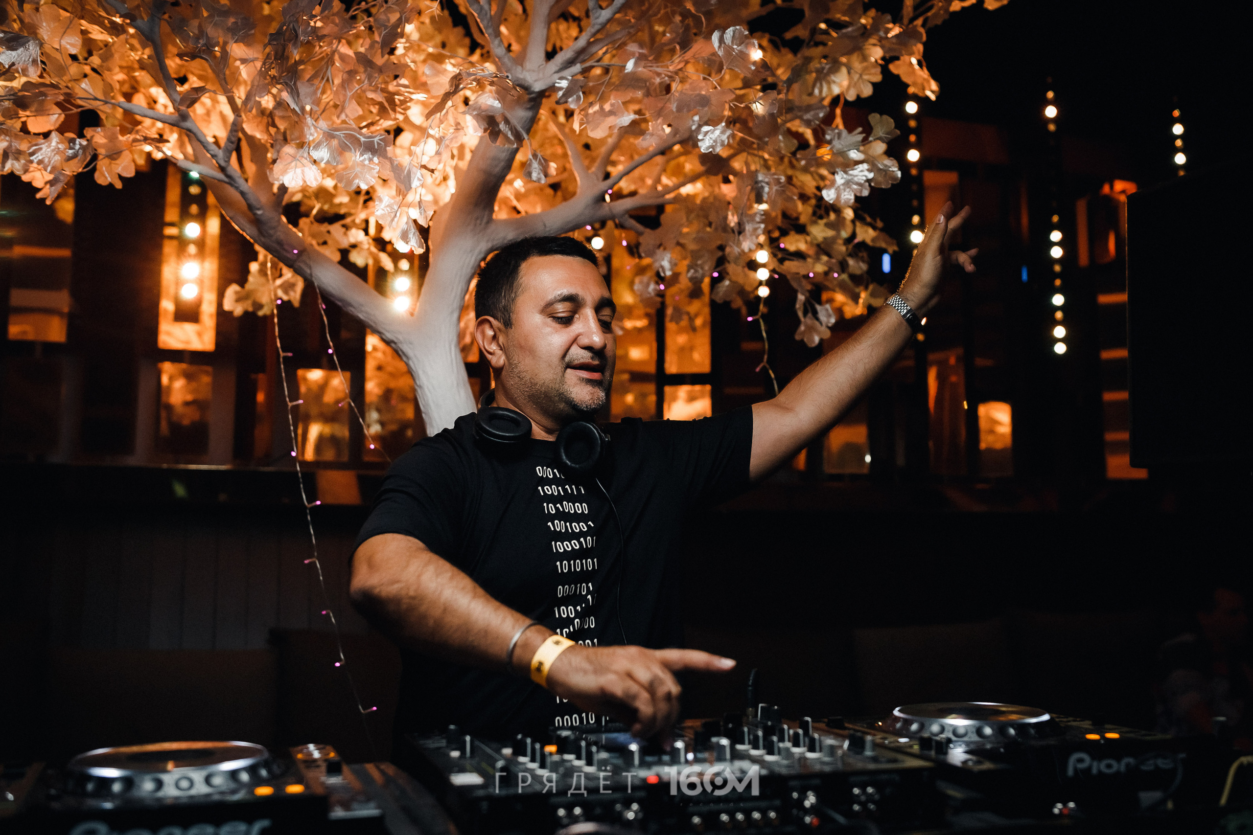 16 Om & Gryadet. Репортажный (клубный) фотограф в Москве