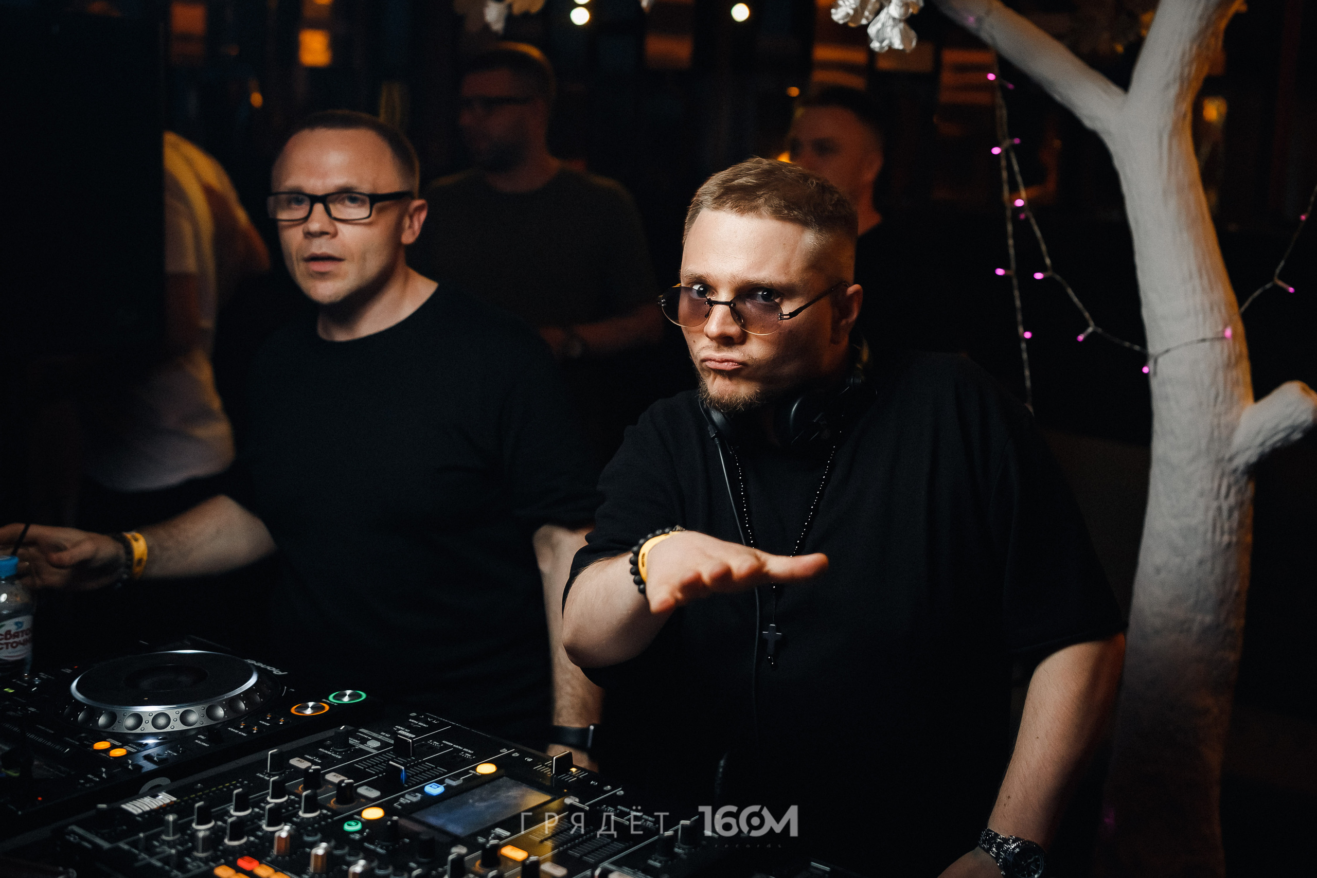 16 Om & Gryadet. Репортажный (клубный) фотограф в Москве