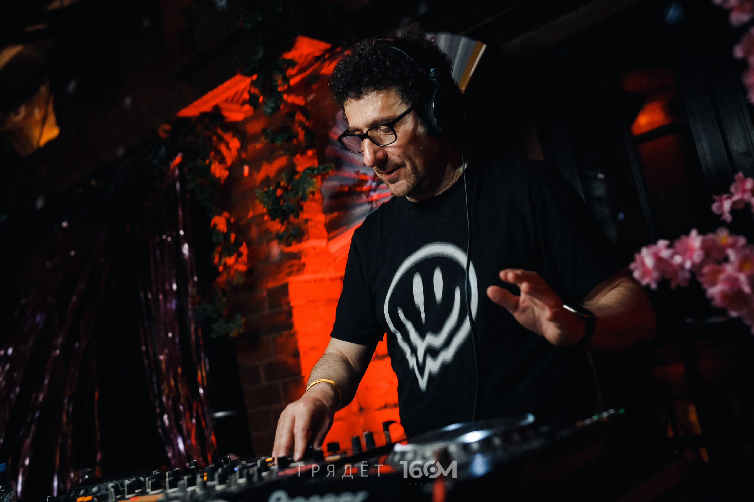 16 Om & Gryadet. Репортажный (клубный) фотограф в Москве