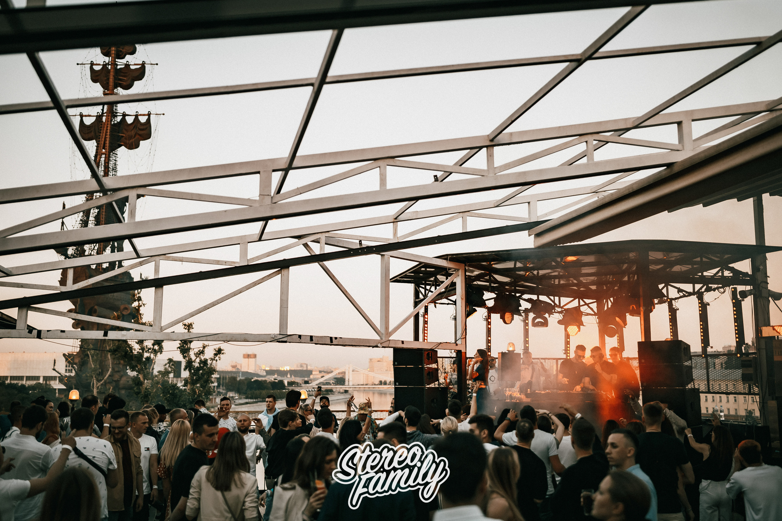 Stereoporno at Fantomas Rooftop. Репортажный (клубный) фотограф в Москве