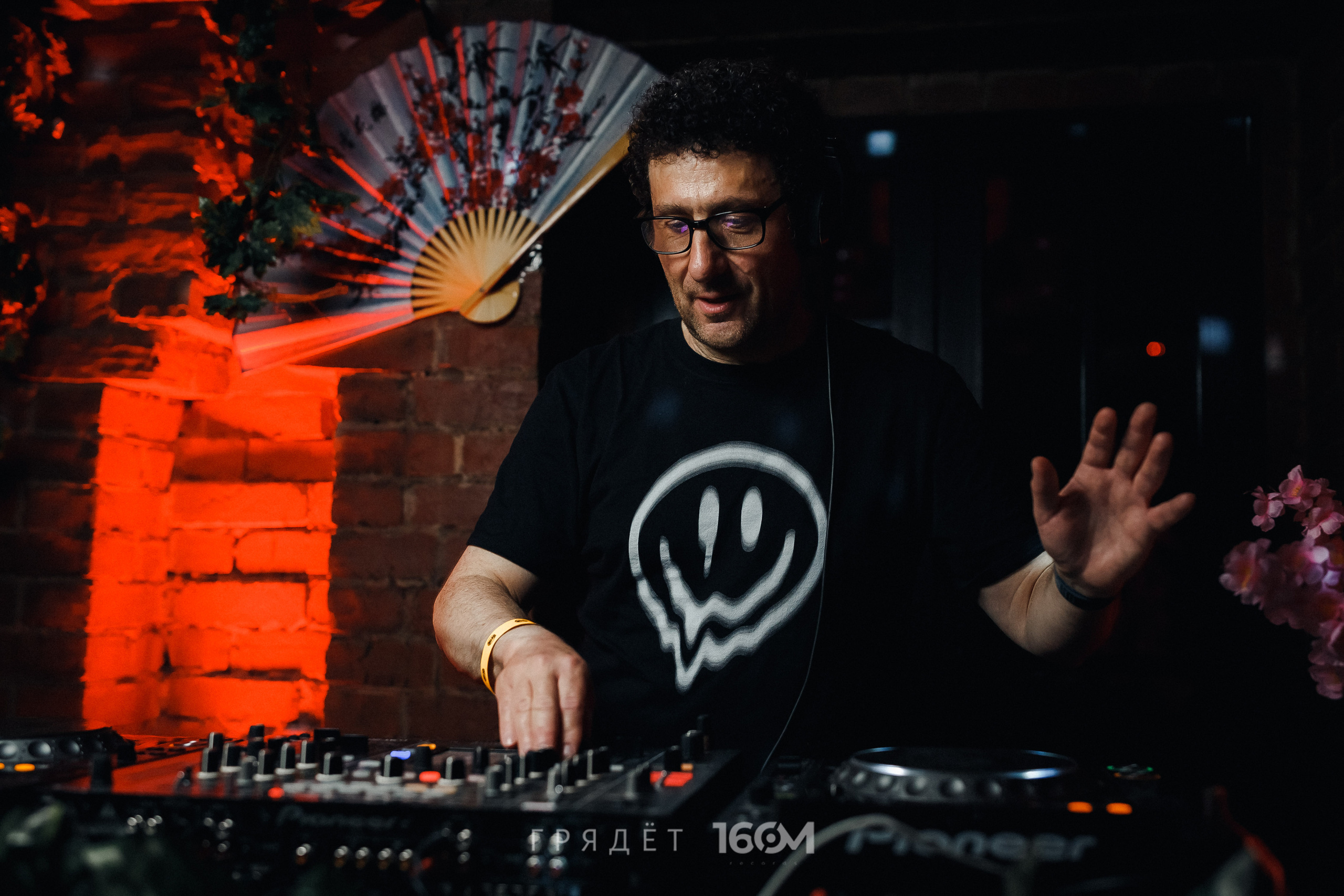 16 Om & Gryadet. Репортажный (клубный) фотограф в Москве