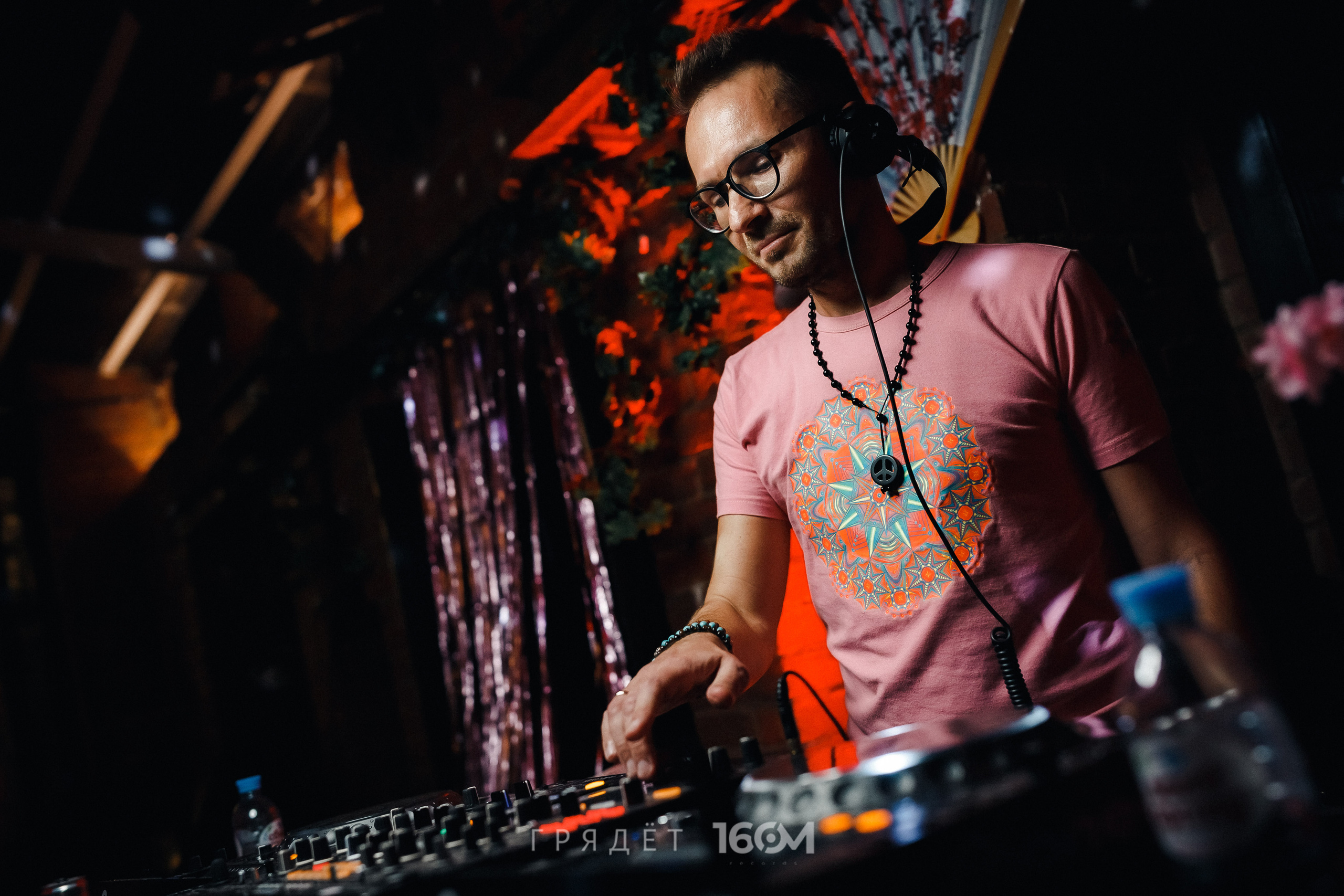 16 Om & Gryadet. Репортажный (клубный) фотограф в Москве