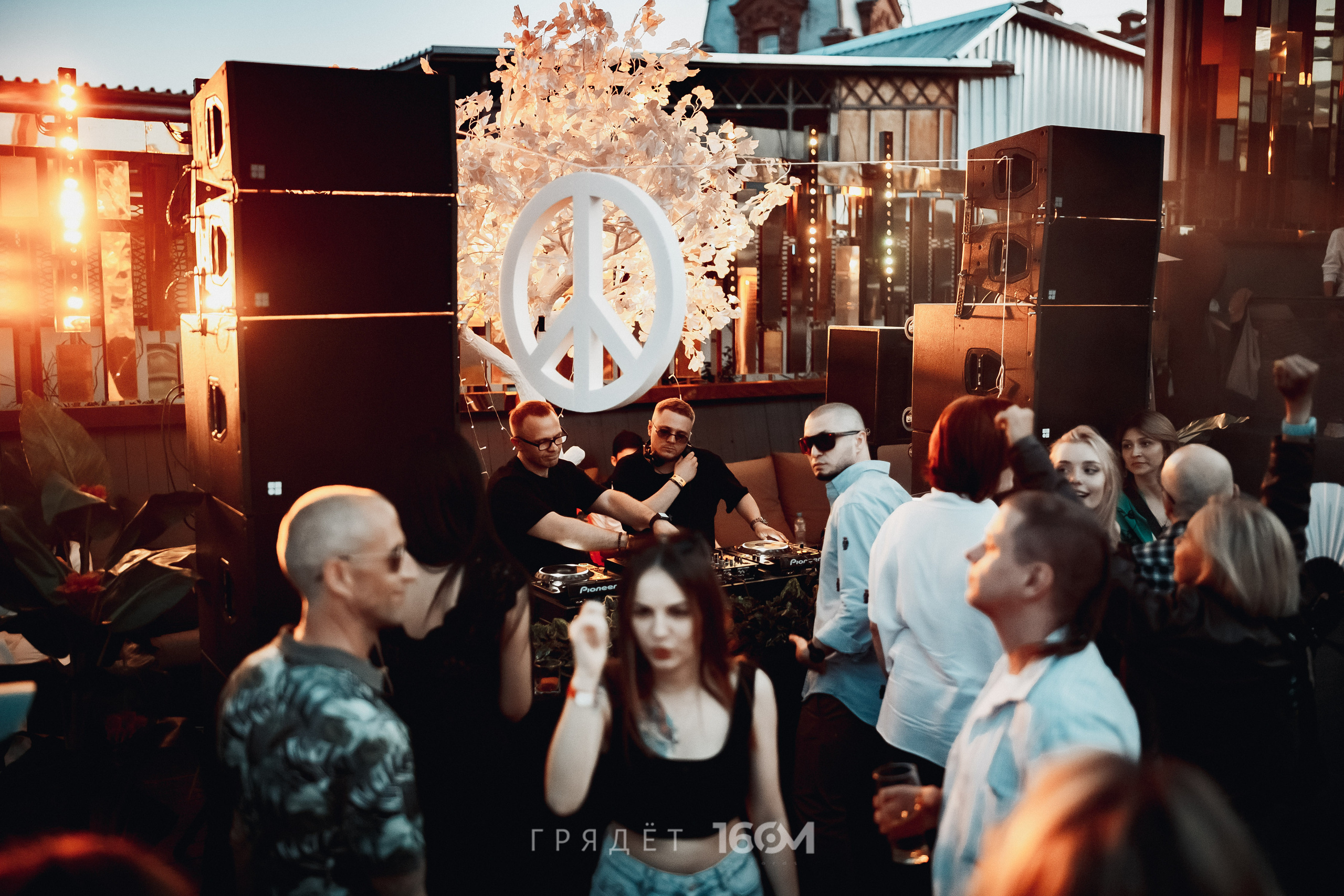 16 Om & Gryadet. Репортажный (клубный) фотограф в Москве