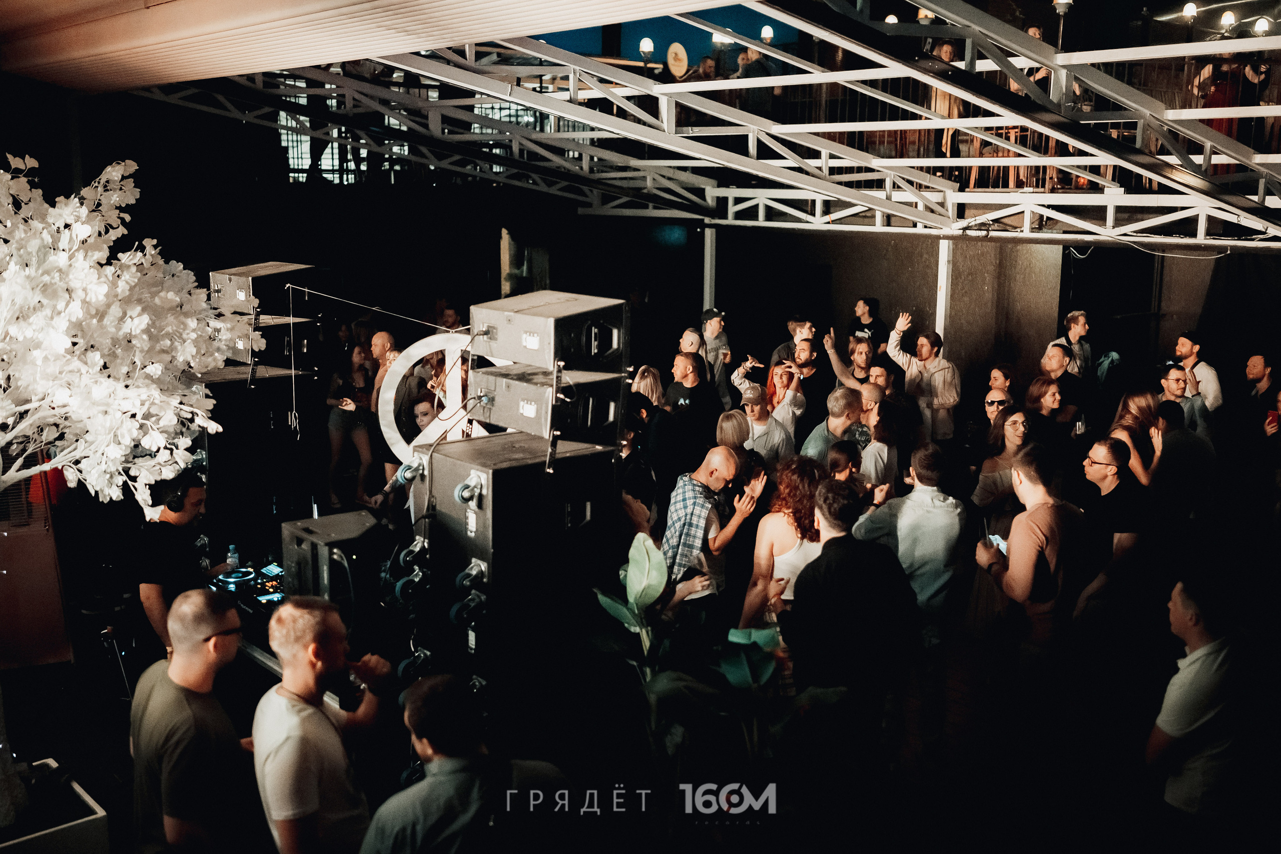 16 Om & Gryadet. Репортажный (клубный) фотограф в Москве