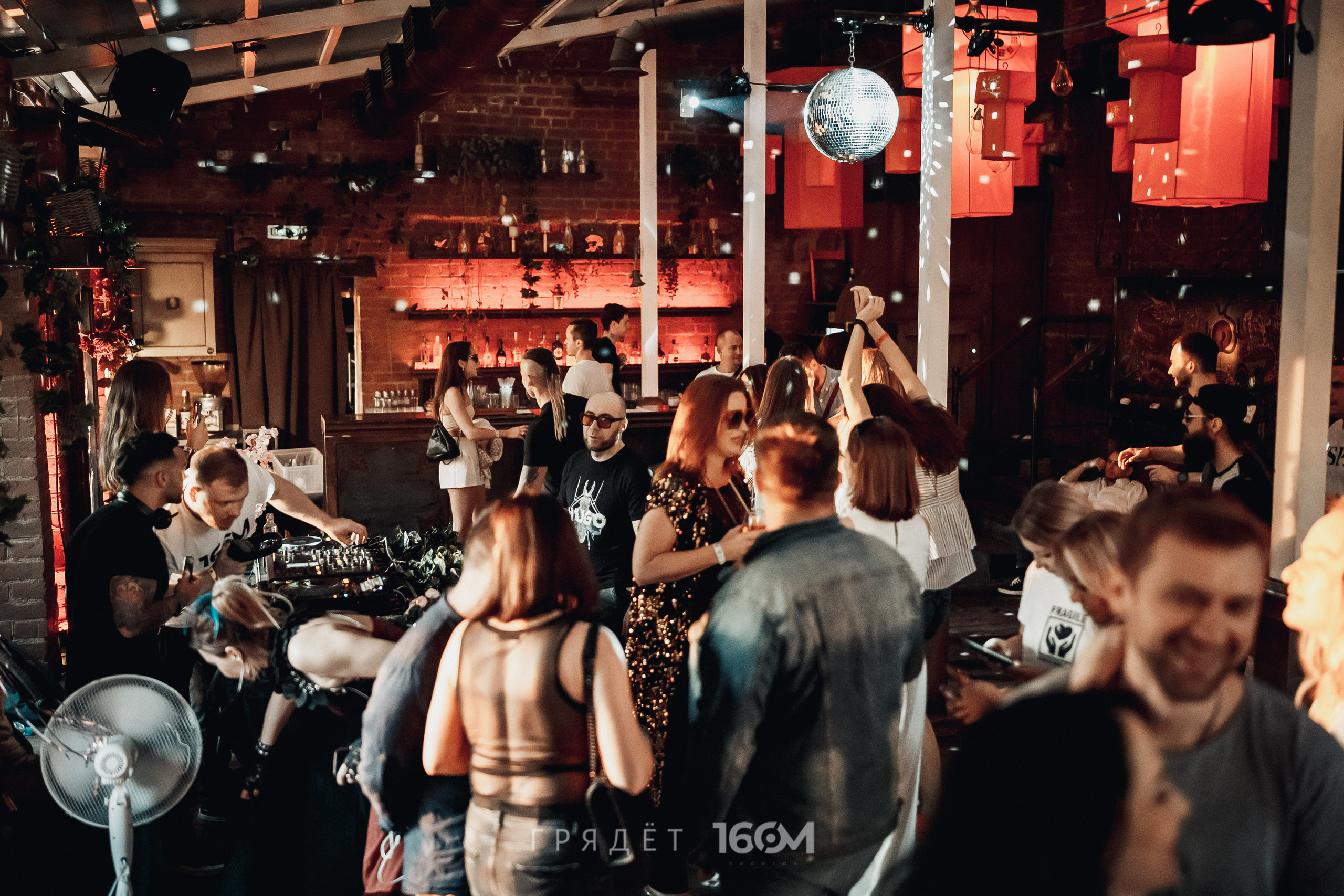 16 Om & Gryadet. Репортажный (клубный) фотограф в Москве
