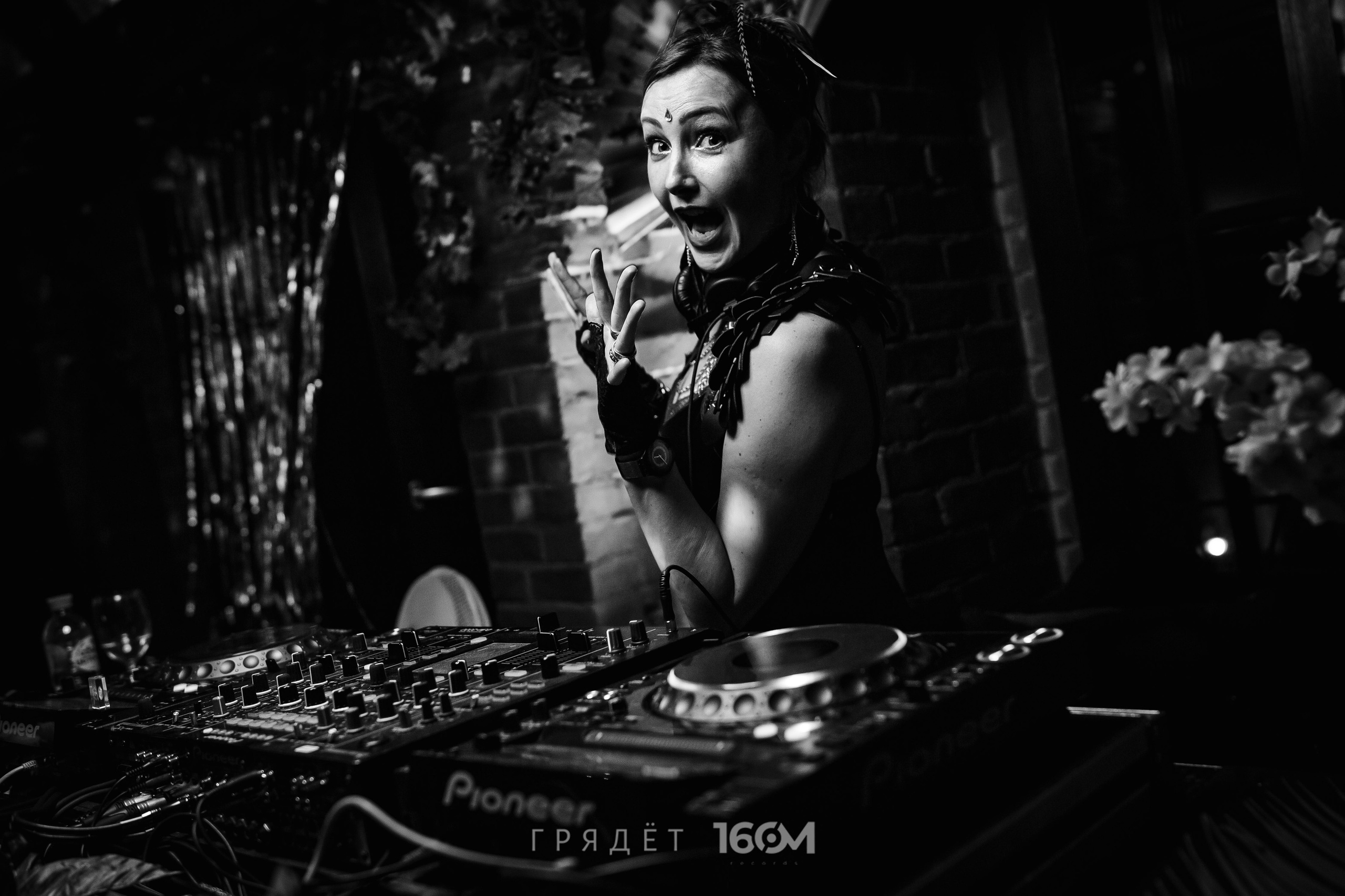 16 Om & Gryadet. Репортажный (клубный) фотограф в Москве