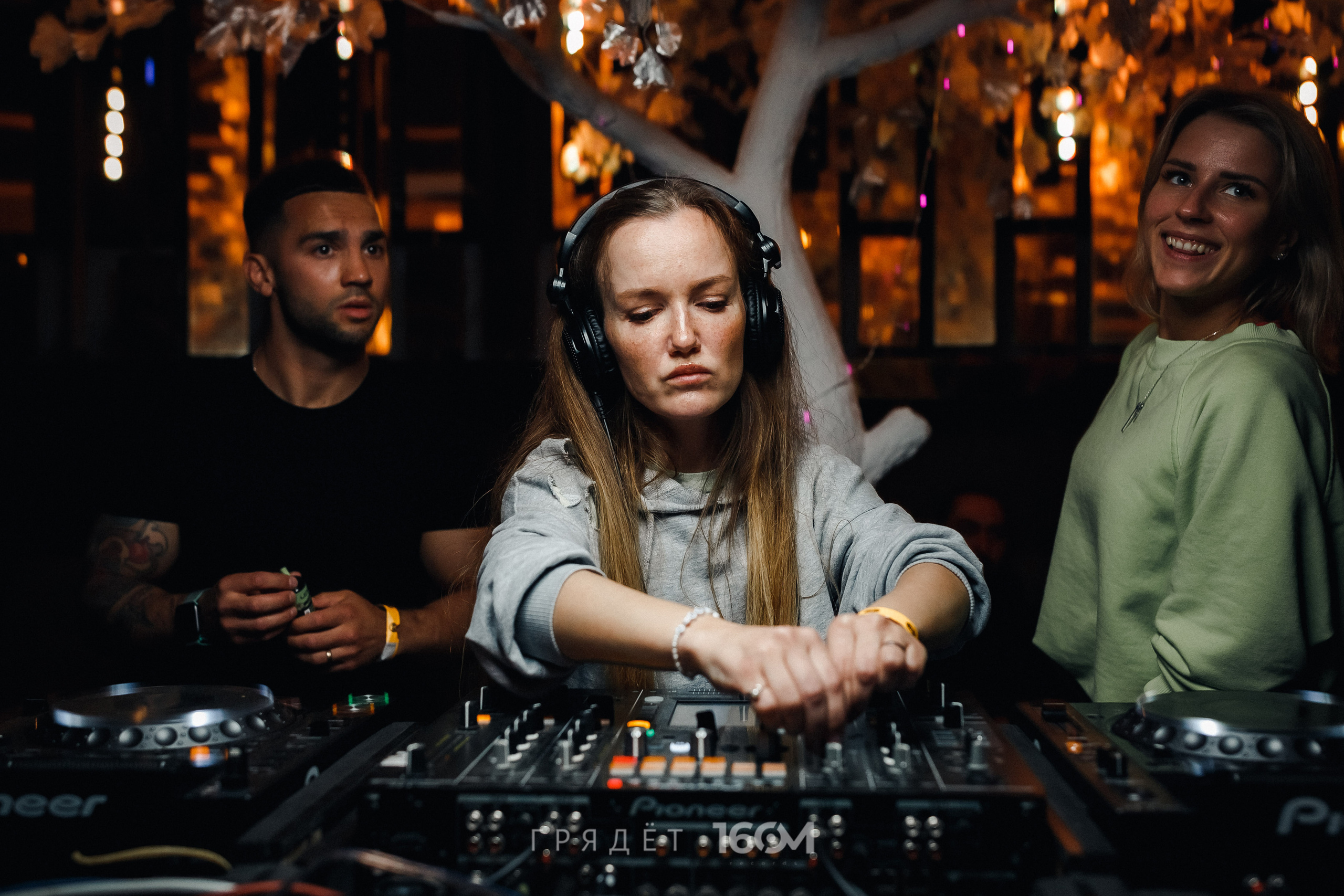 16 Om & Gryadet. Репортажный (клубный) фотограф в Москве