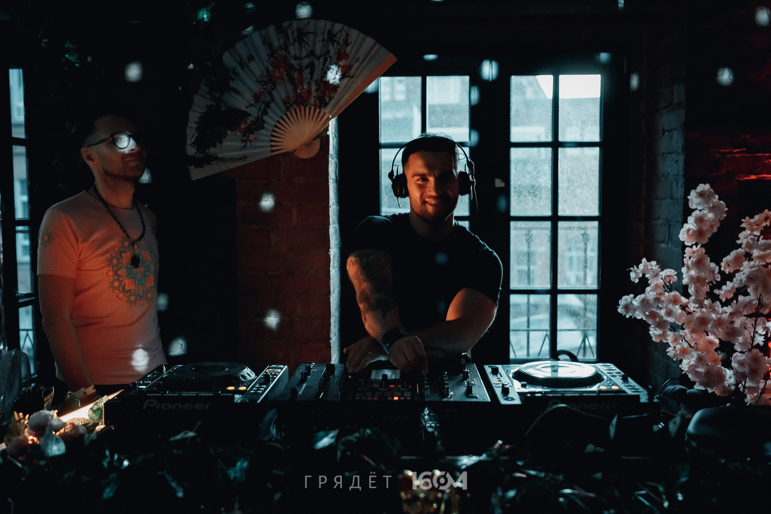 16 Om & Gryadet. Репортажный (клубный) фотограф в Москве