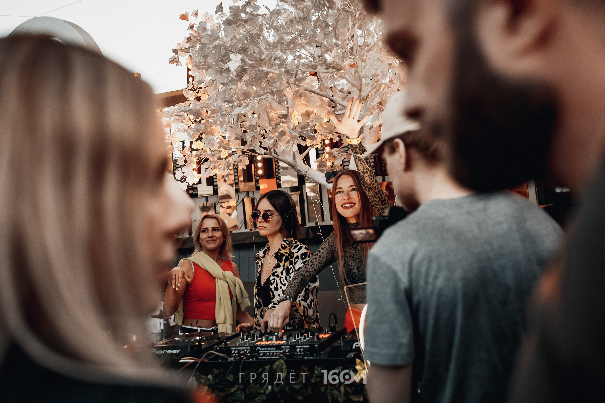 16 Om & Gryadet. Репортажный (клубный) фотограф в Москве