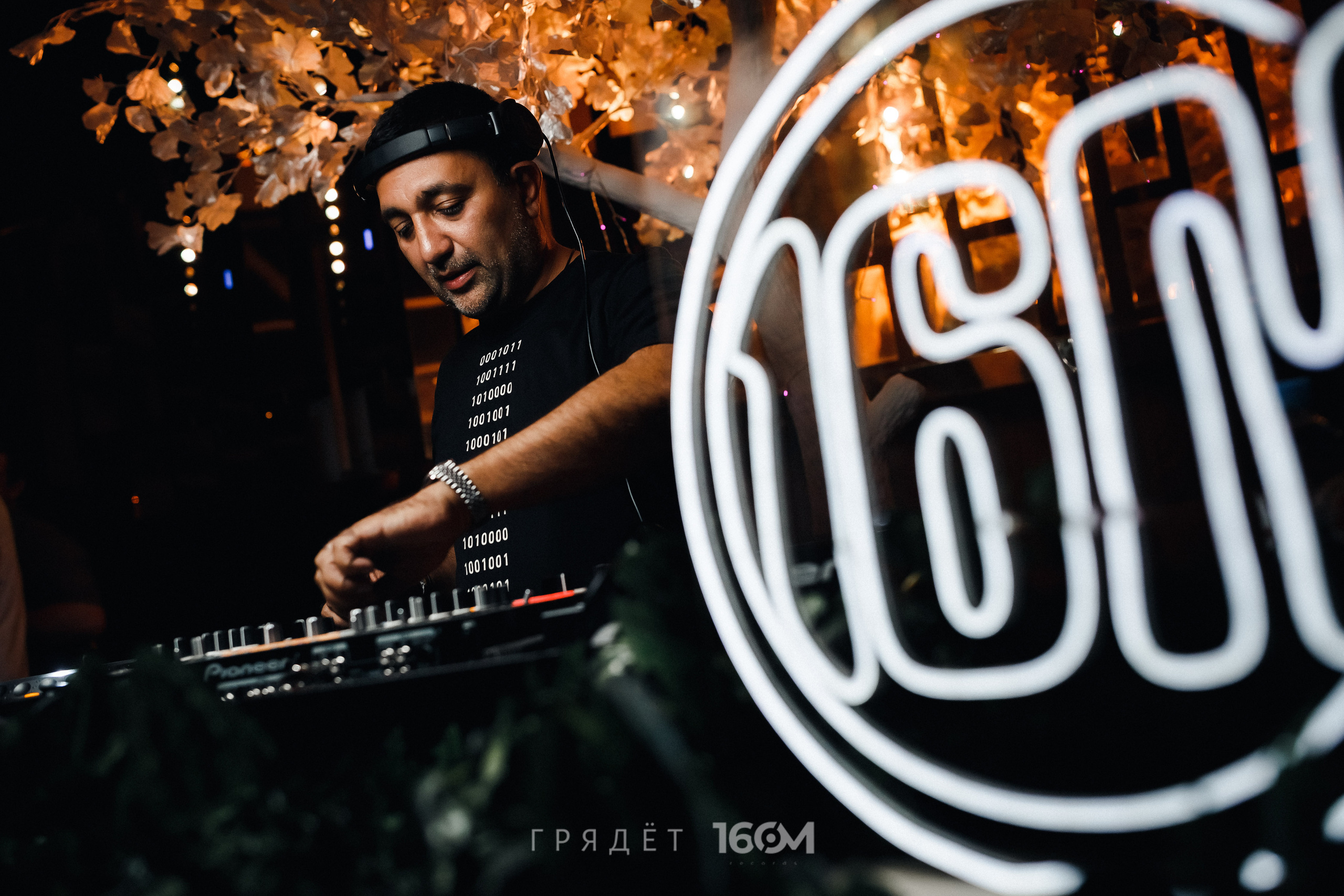 16 Om & Gryadet. Репортажный (клубный) фотограф в Москве