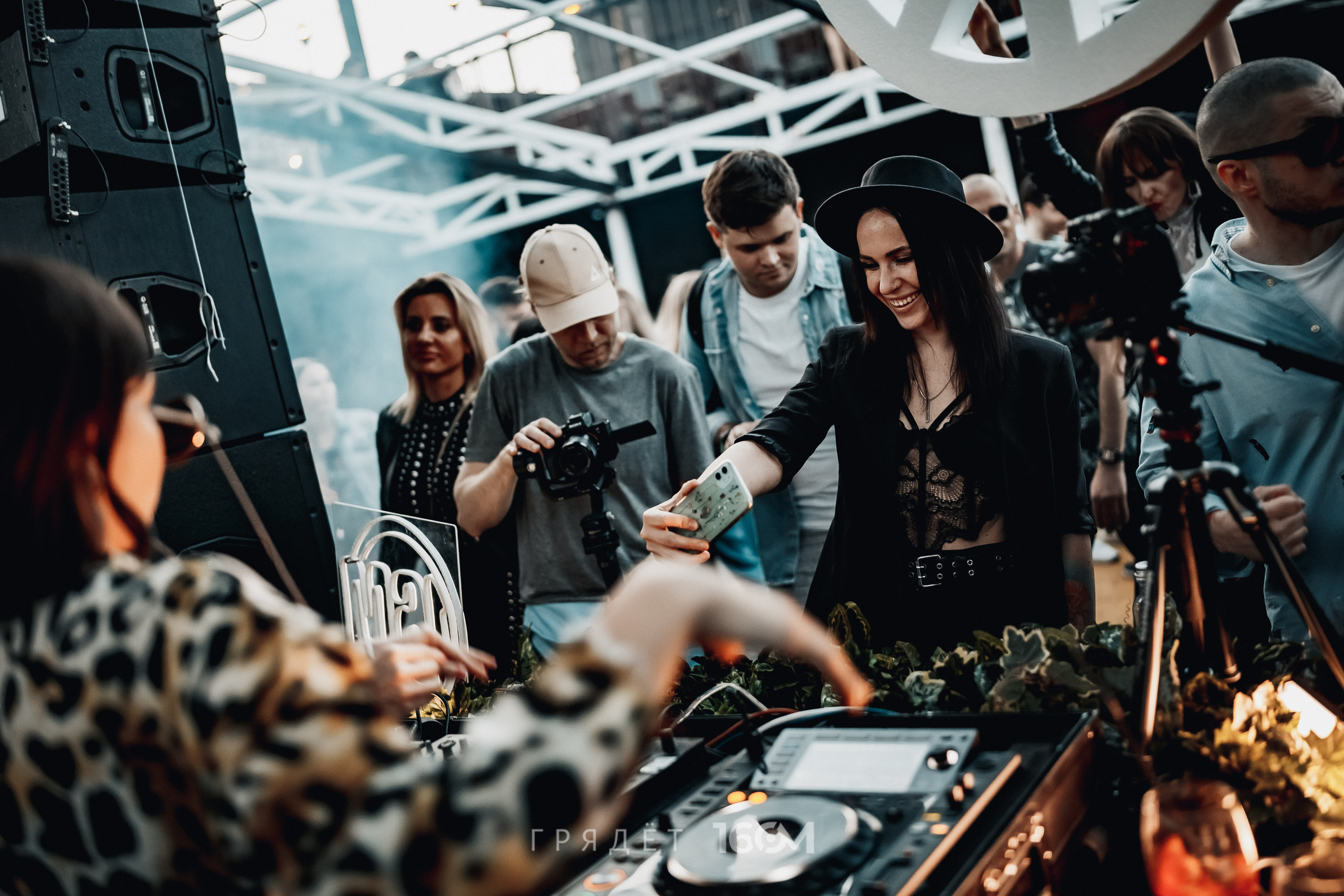 16 Om & Gryadet. Репортажный (клубный) фотограф в Москве