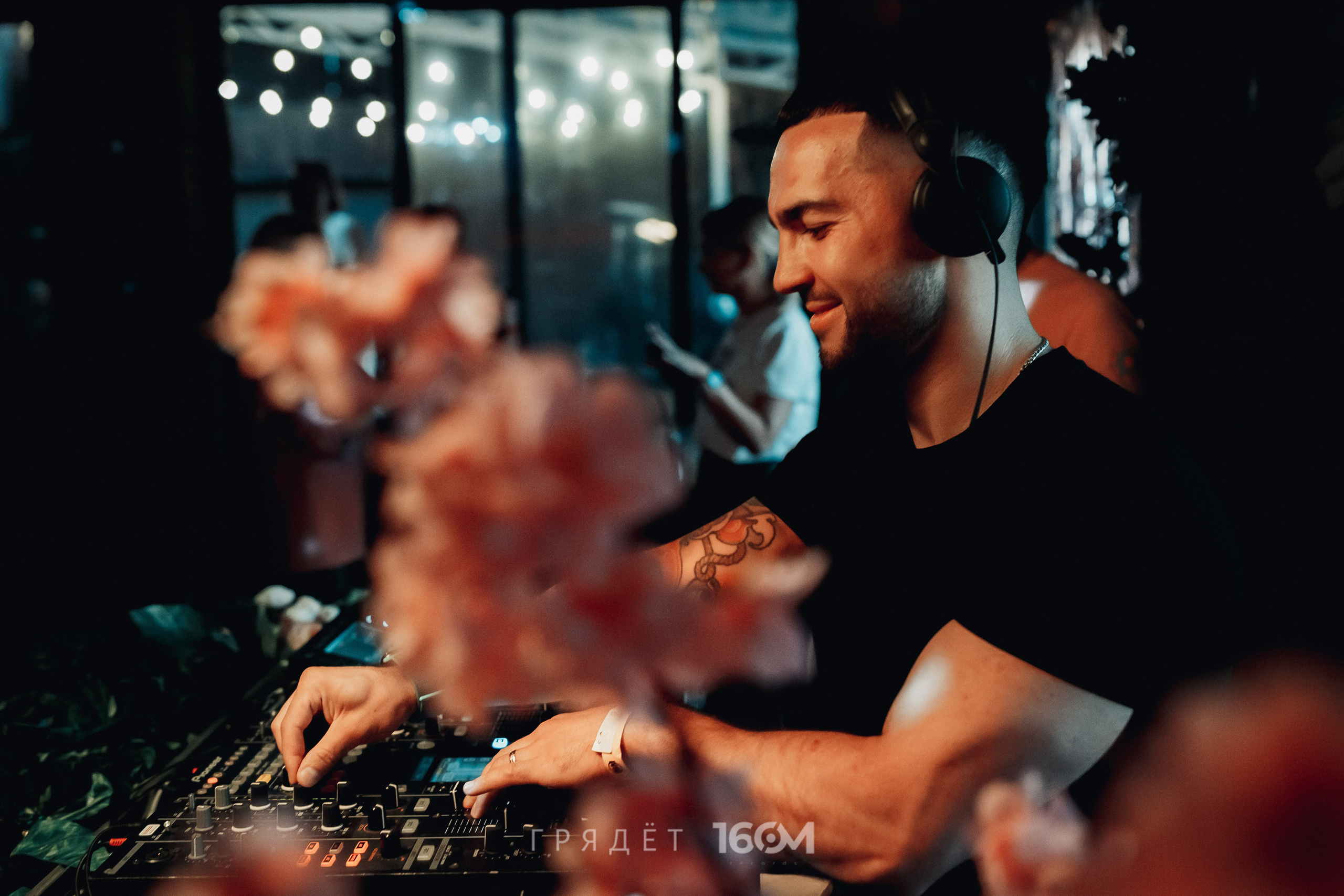 16 Om & Gryadet. Репортажный (клубный) фотограф в Москве