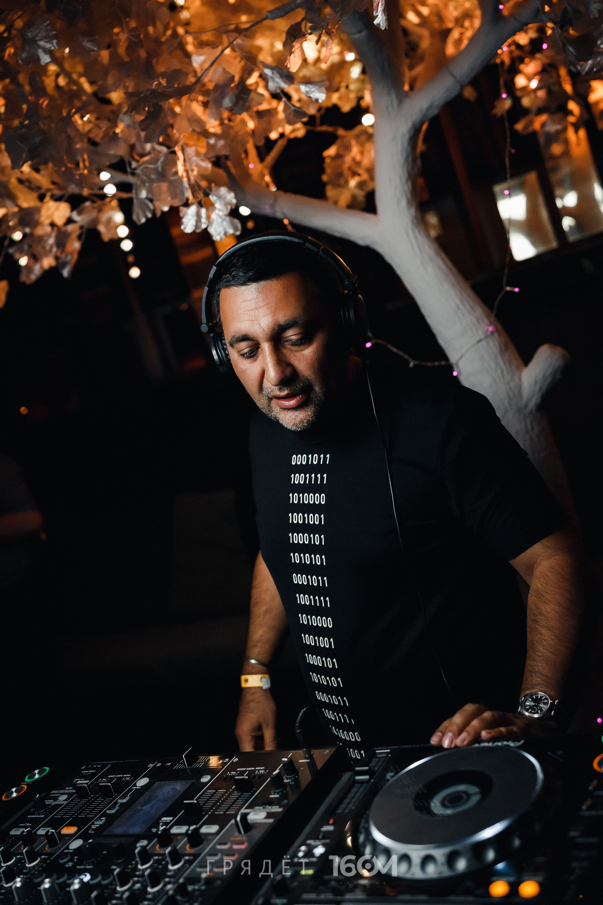 16 Om & Gryadet. Репортажный (клубный) фотограф в Москве